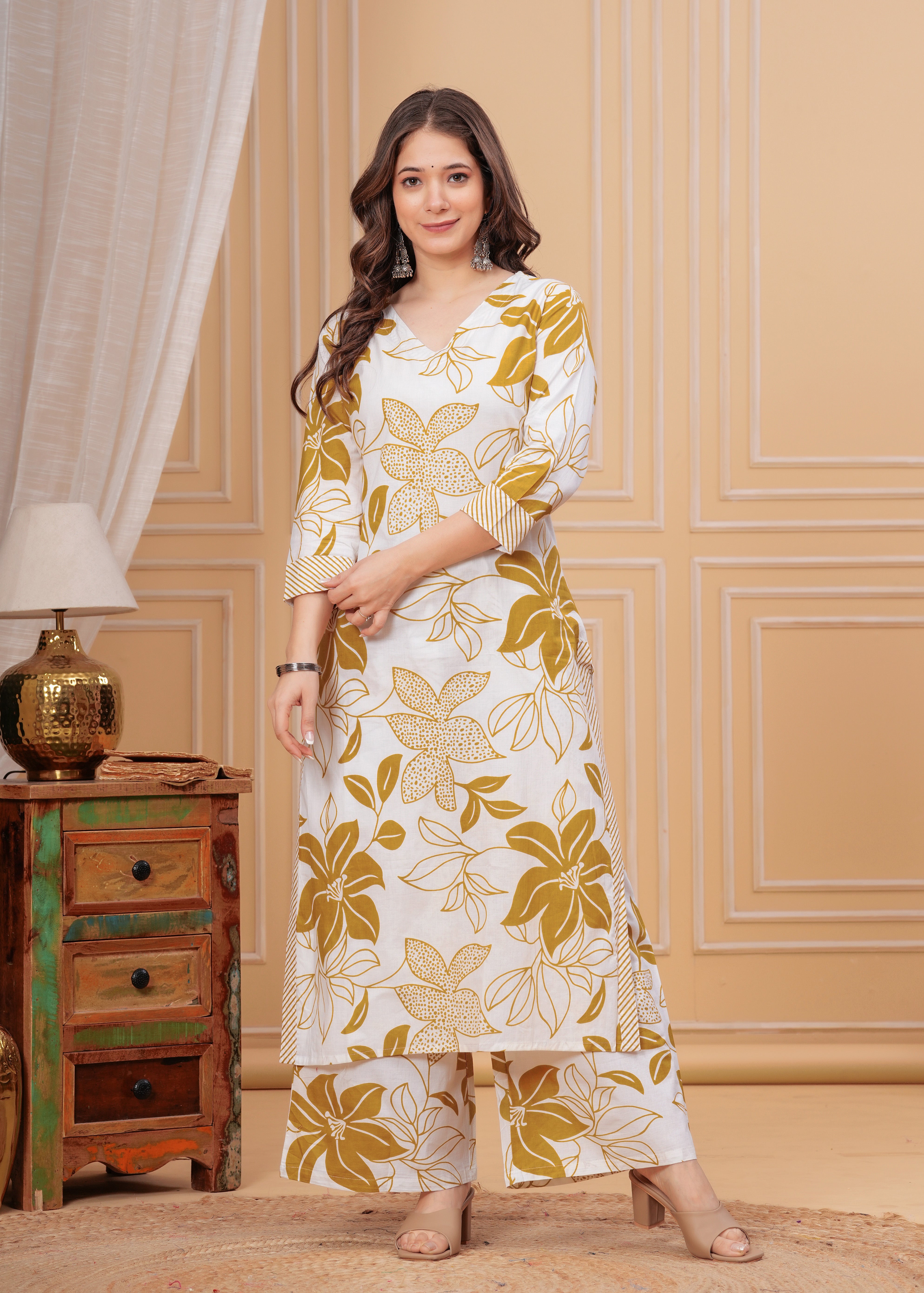 MEERA FAB Women's Rayon Straight Printed Kurta with Pant