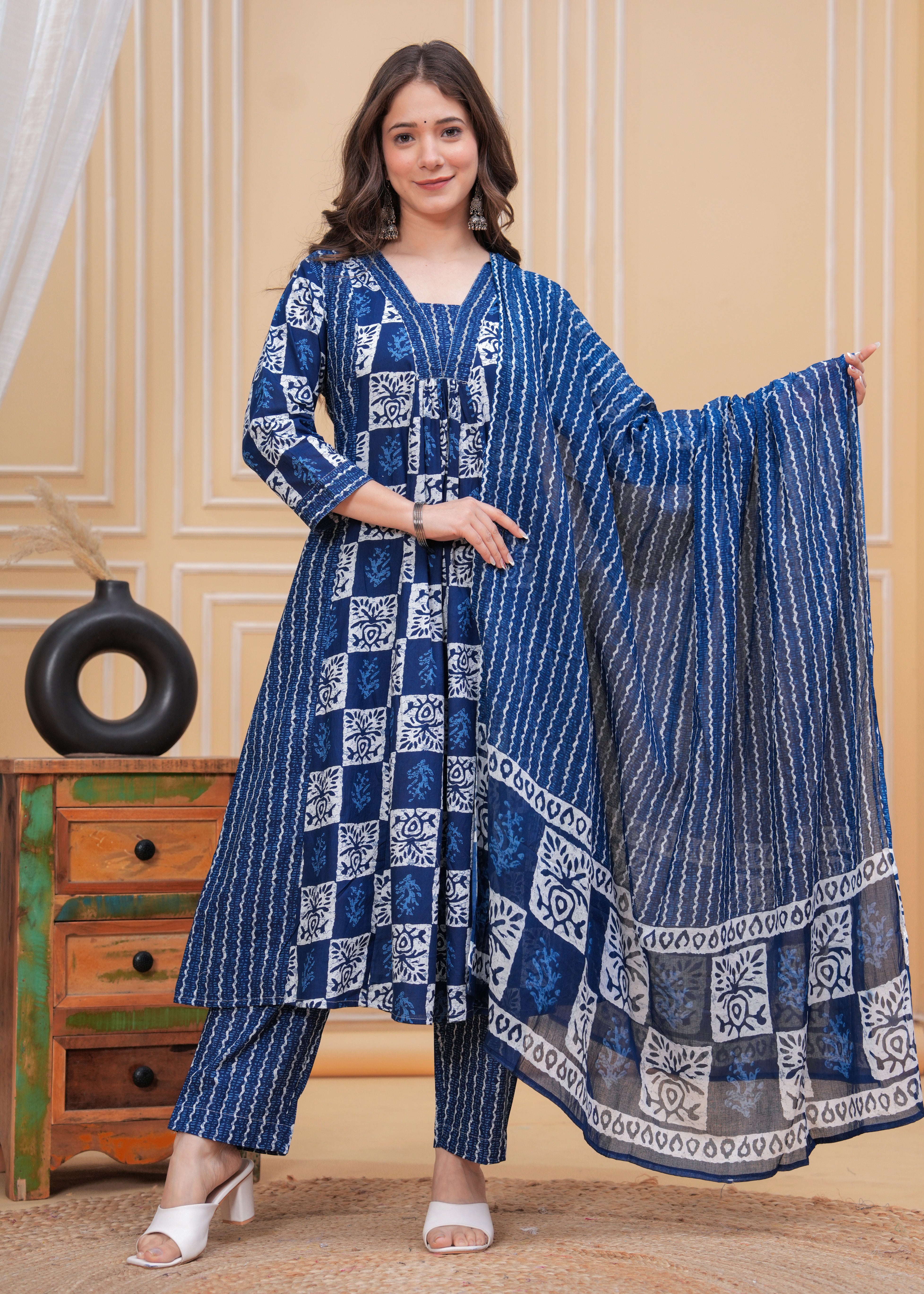 MEERA FAB Women Floral Printed Pleated Mirror Work Pure Cotton Kurta Set
