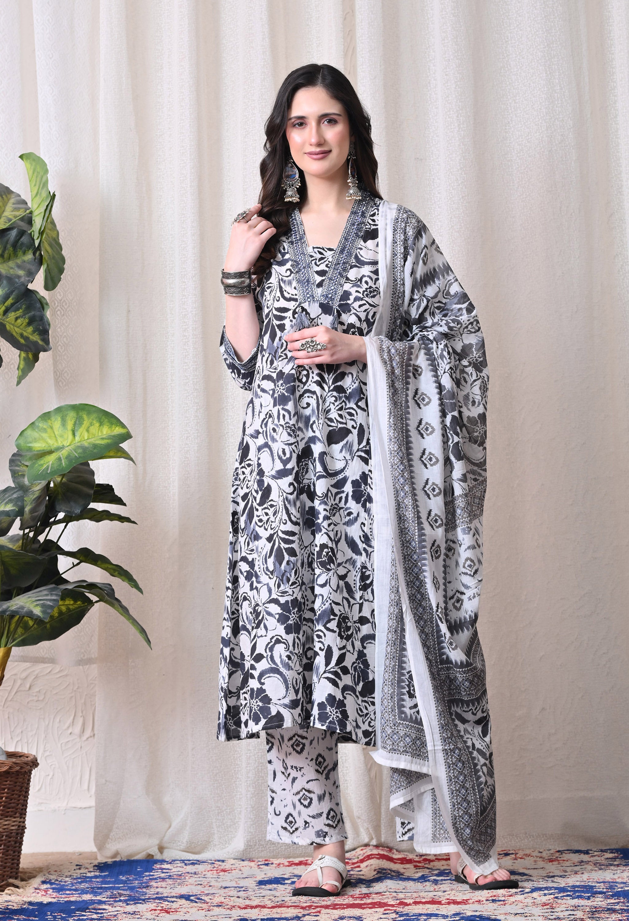 MEERA FAB Women Floral Printed Regular Pure Cotton Anarkali Kurta with Palazzos & with Dupatta