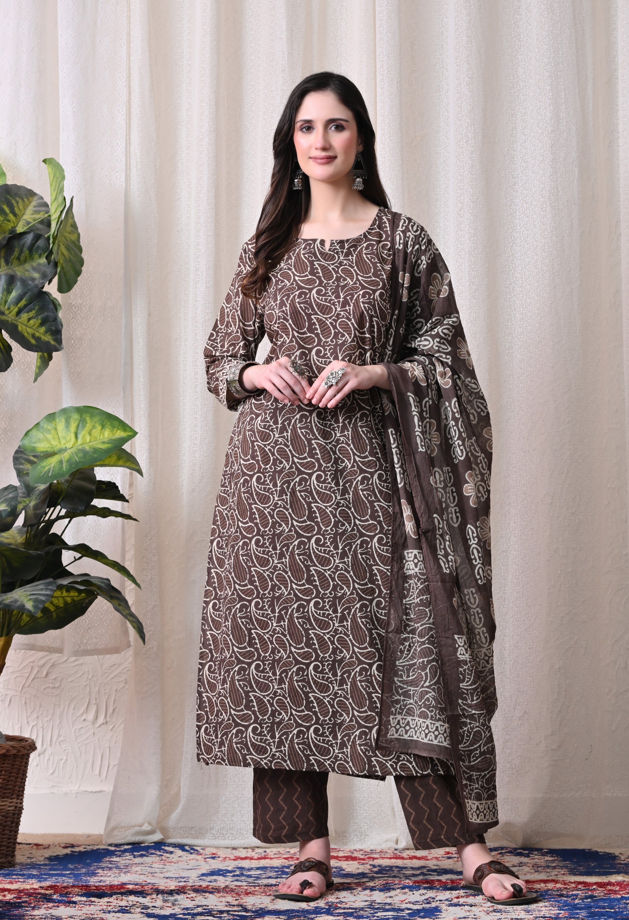 MEERA FAB Women Floral Printed Regular Pure Cotton Straight Kurta with Palazzos & with Dupatta