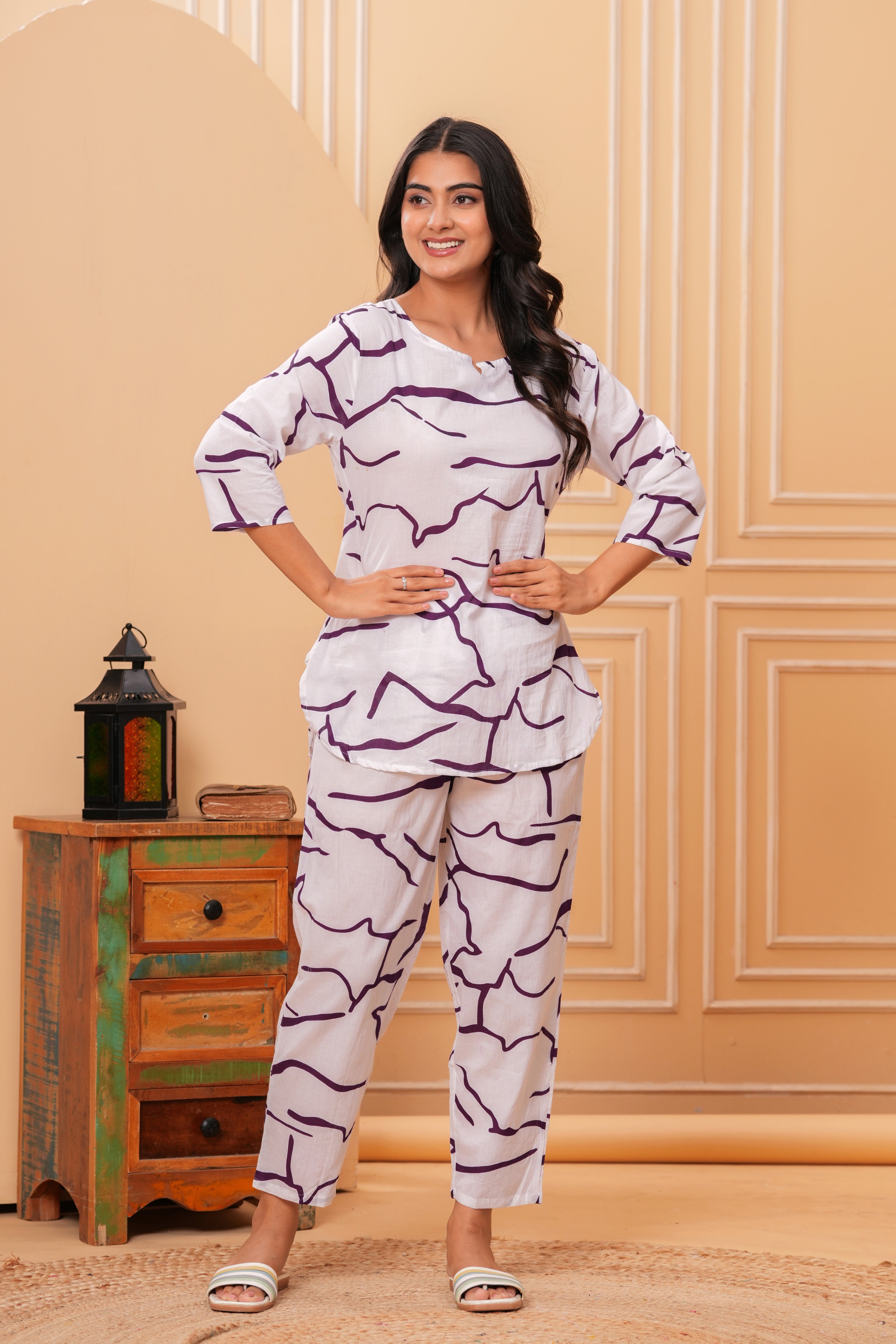 MEERA FAB Women Printed V-Neck Pure Cotton Tunic With Trousers Co-Ords Set