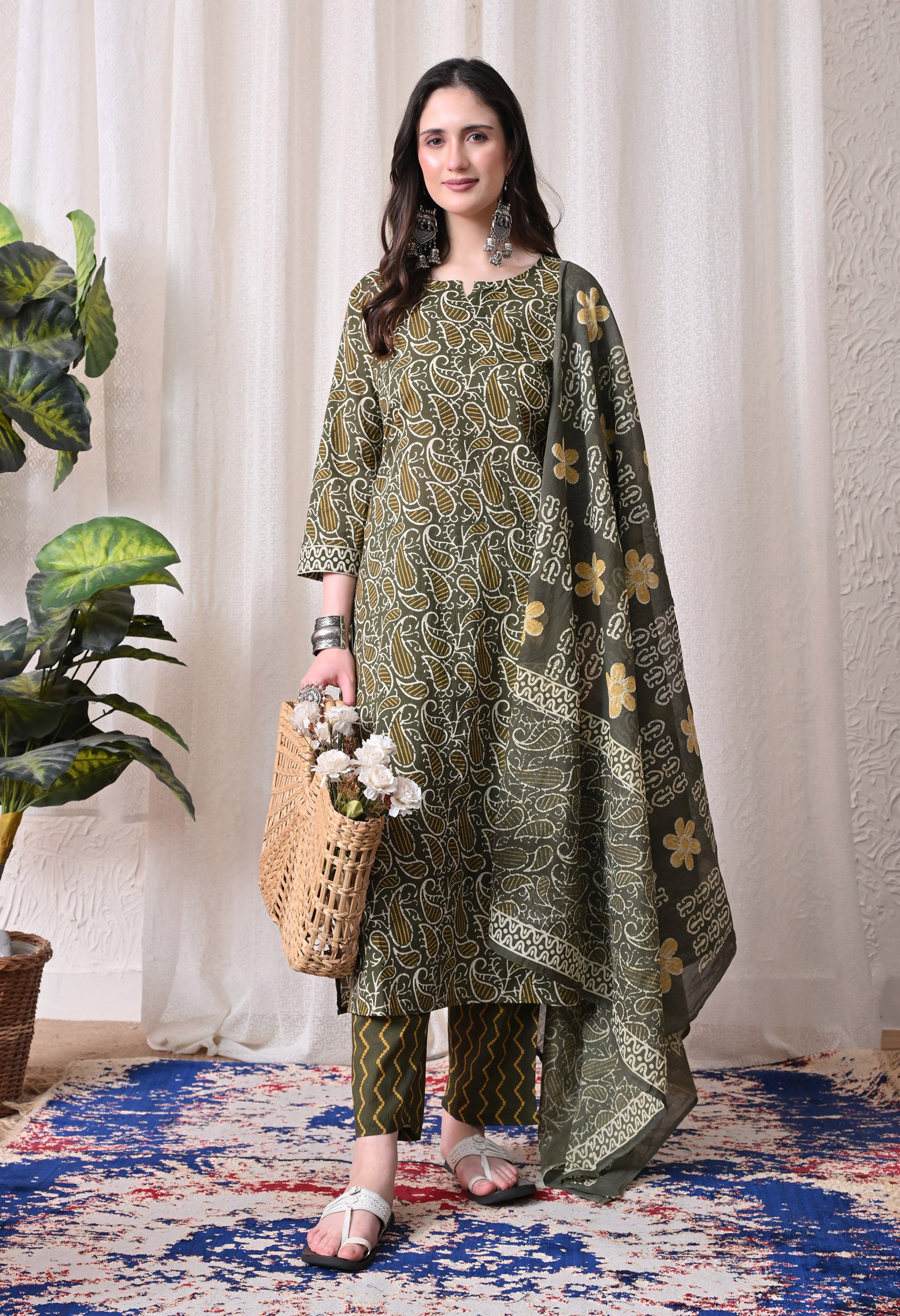 MEERA FAB Women Floral Printed Regular Pure Cotton Straight Kurta with Palazzos & with Dupatta