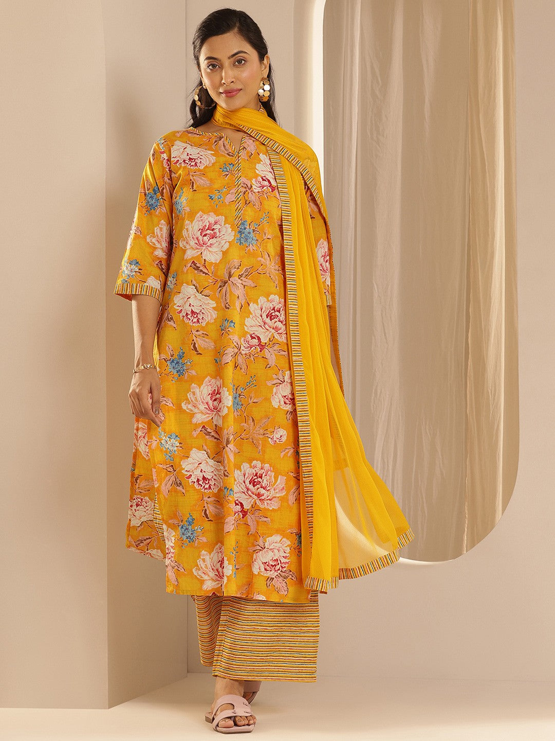 MEERA FAB Women Floral Printed Regular Pure Cotton Kurta with Palazzo & Dupatta