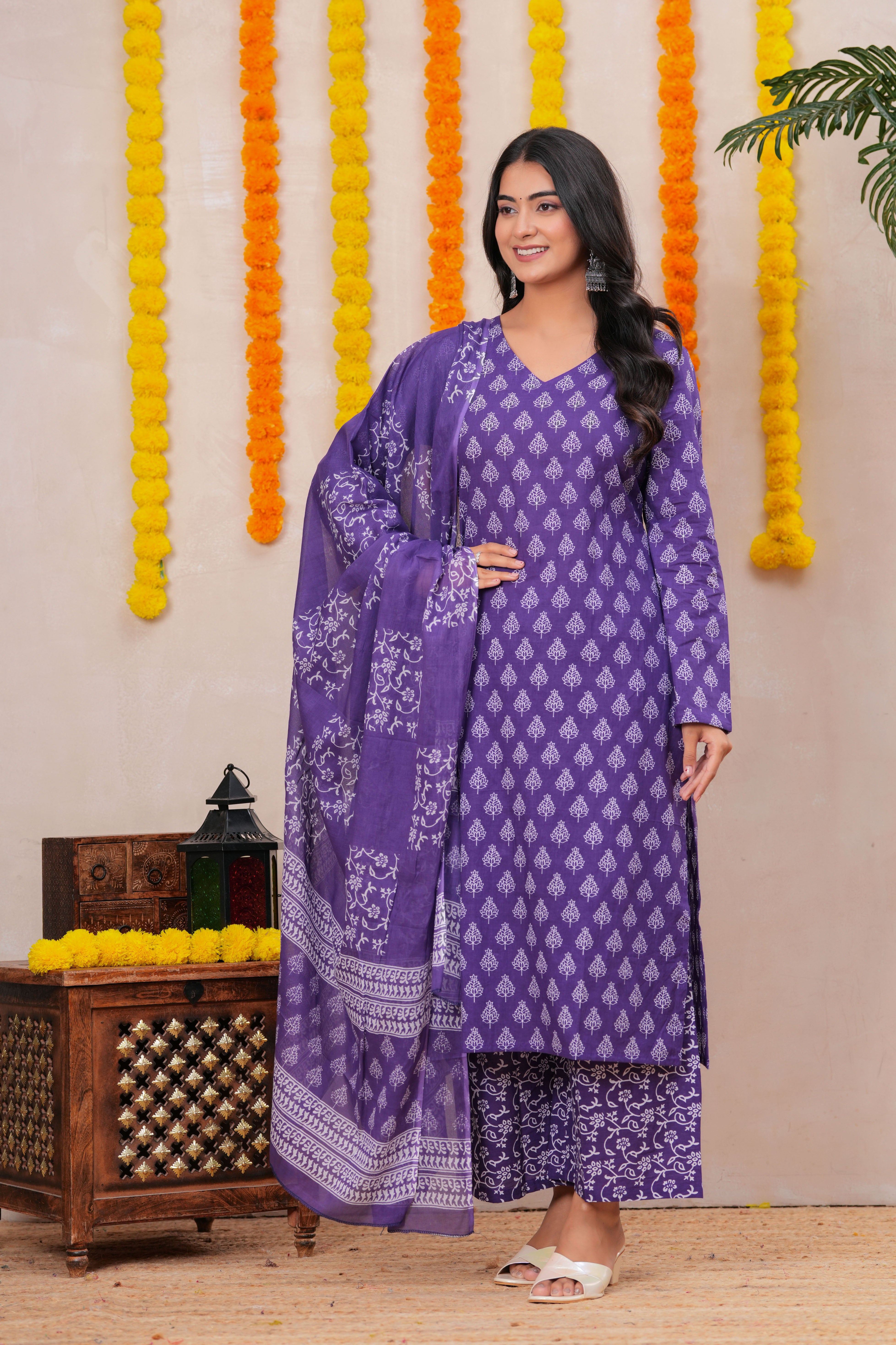 MEERA FAB Women Floral Printed Pure Cotton Anarkali V-Neck Kurta with Trousers & Dupatta