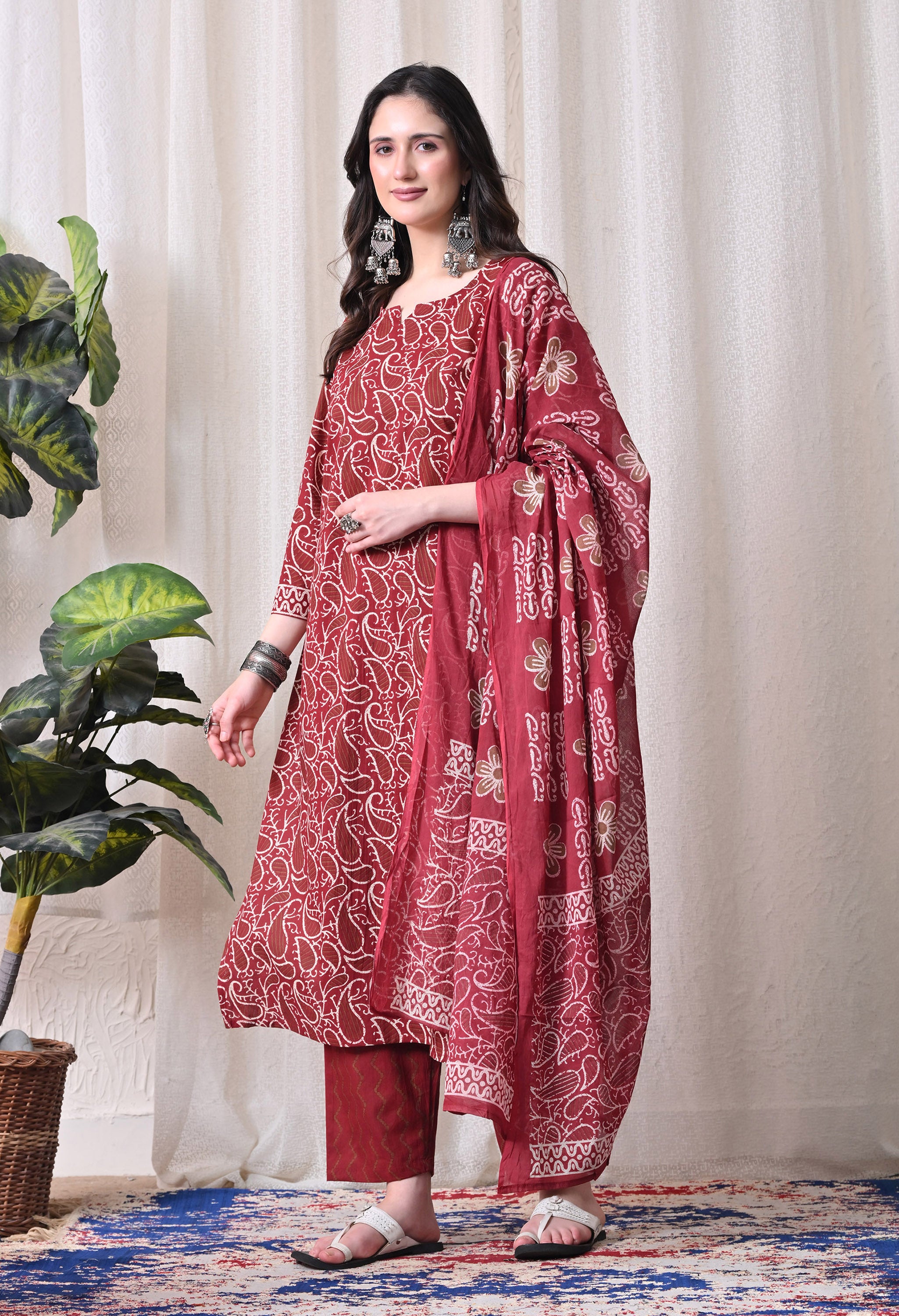 MEERA FAB Women Floral Printed Regular Pure Cotton Straight Kurta with Palazzos & with Dupatta