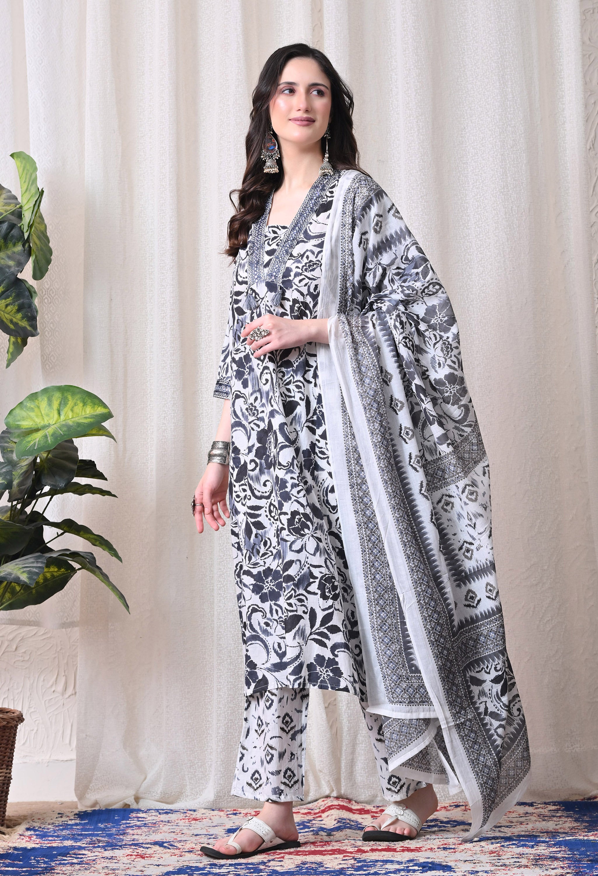 MEERA FAB Women Floral Printed Regular Pure Cotton Anarkali Kurta with Palazzos & with Dupatta