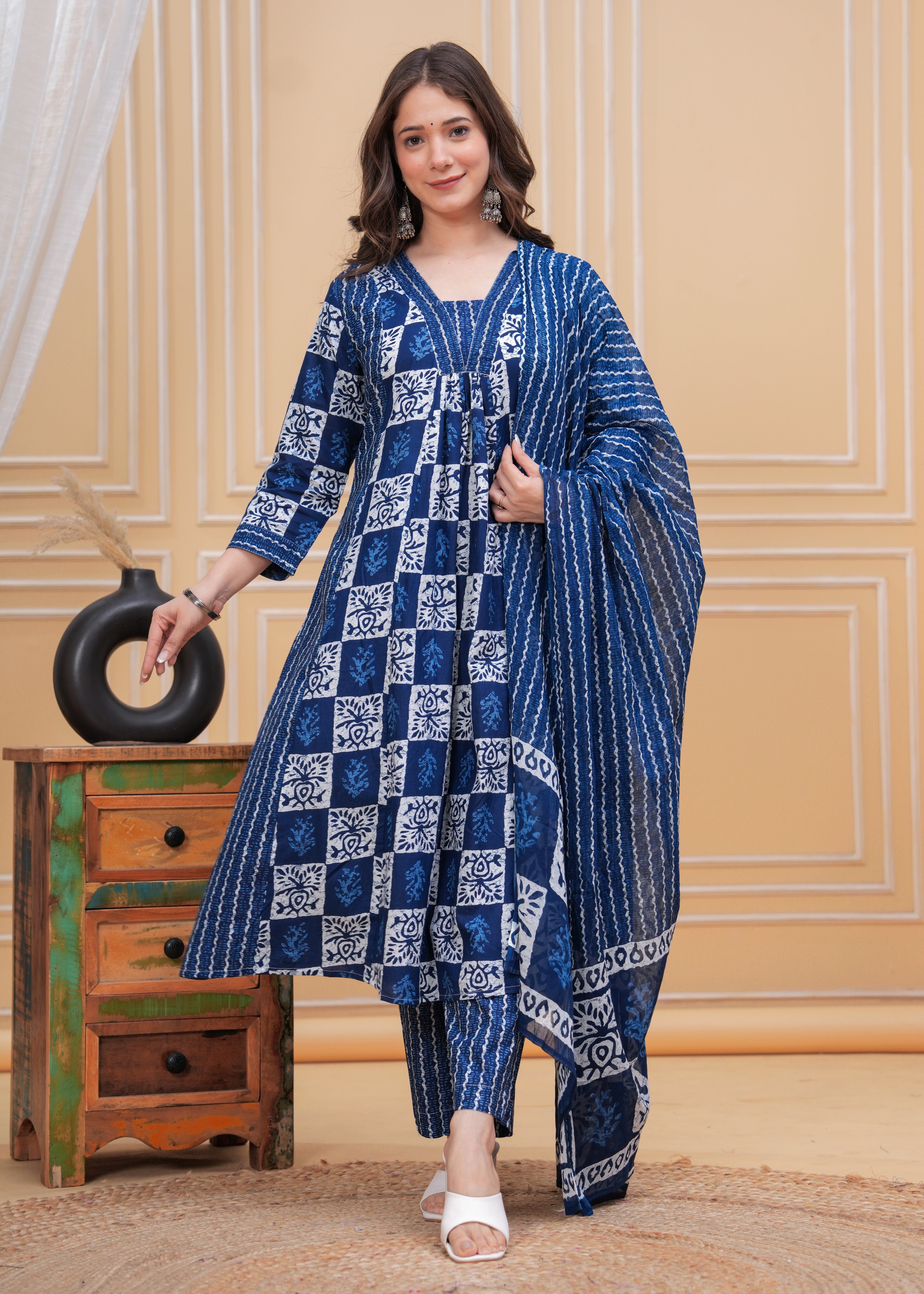 MEERA FAB Women Floral Printed Pleated Mirror Work Pure Cotton Kurta Set