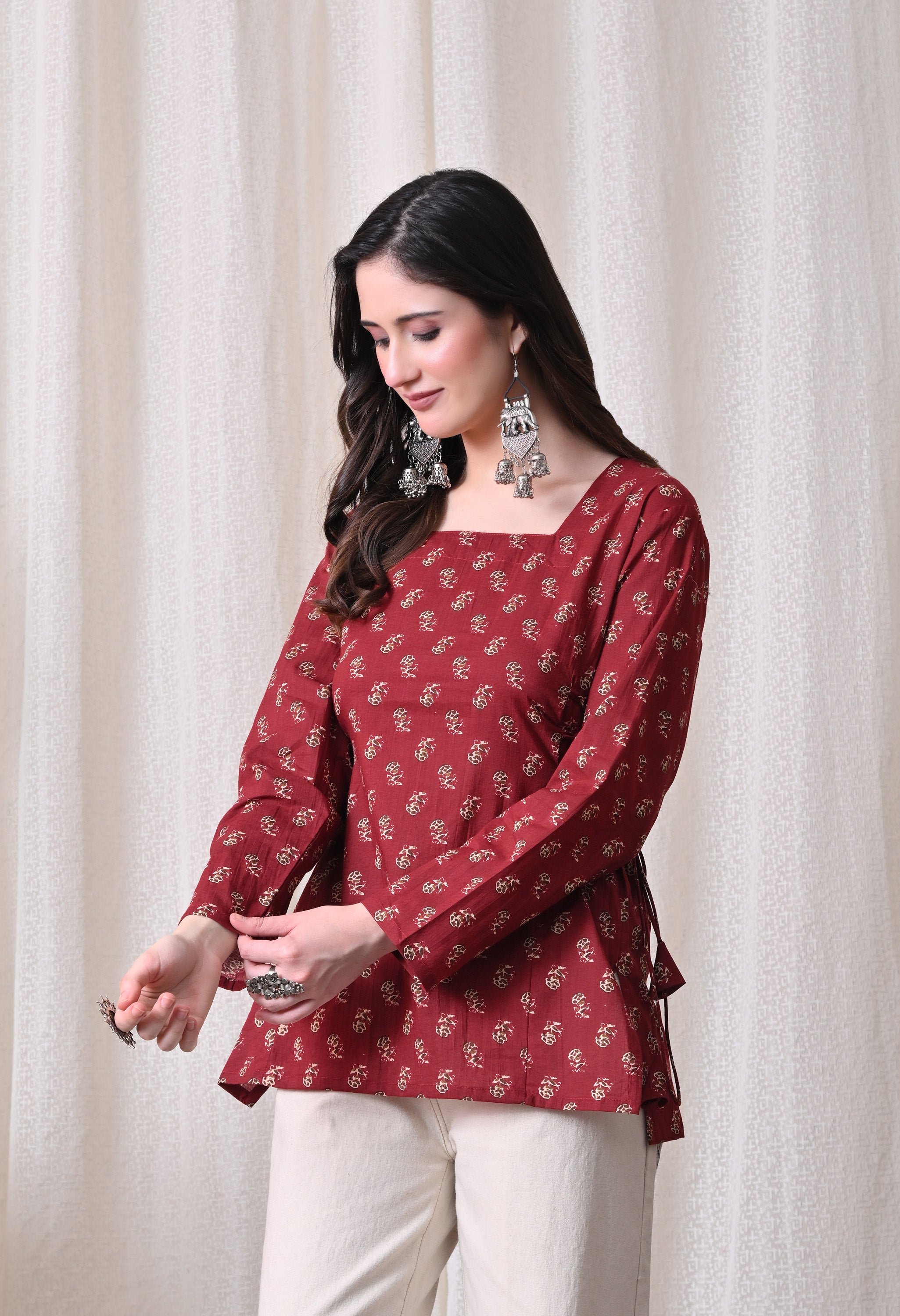 MEERA FAB Women's Floral Printed Cotton Short Kurta Square Neck | Floral Printed Kurta with Full Sleeves | Short Kurti for Women