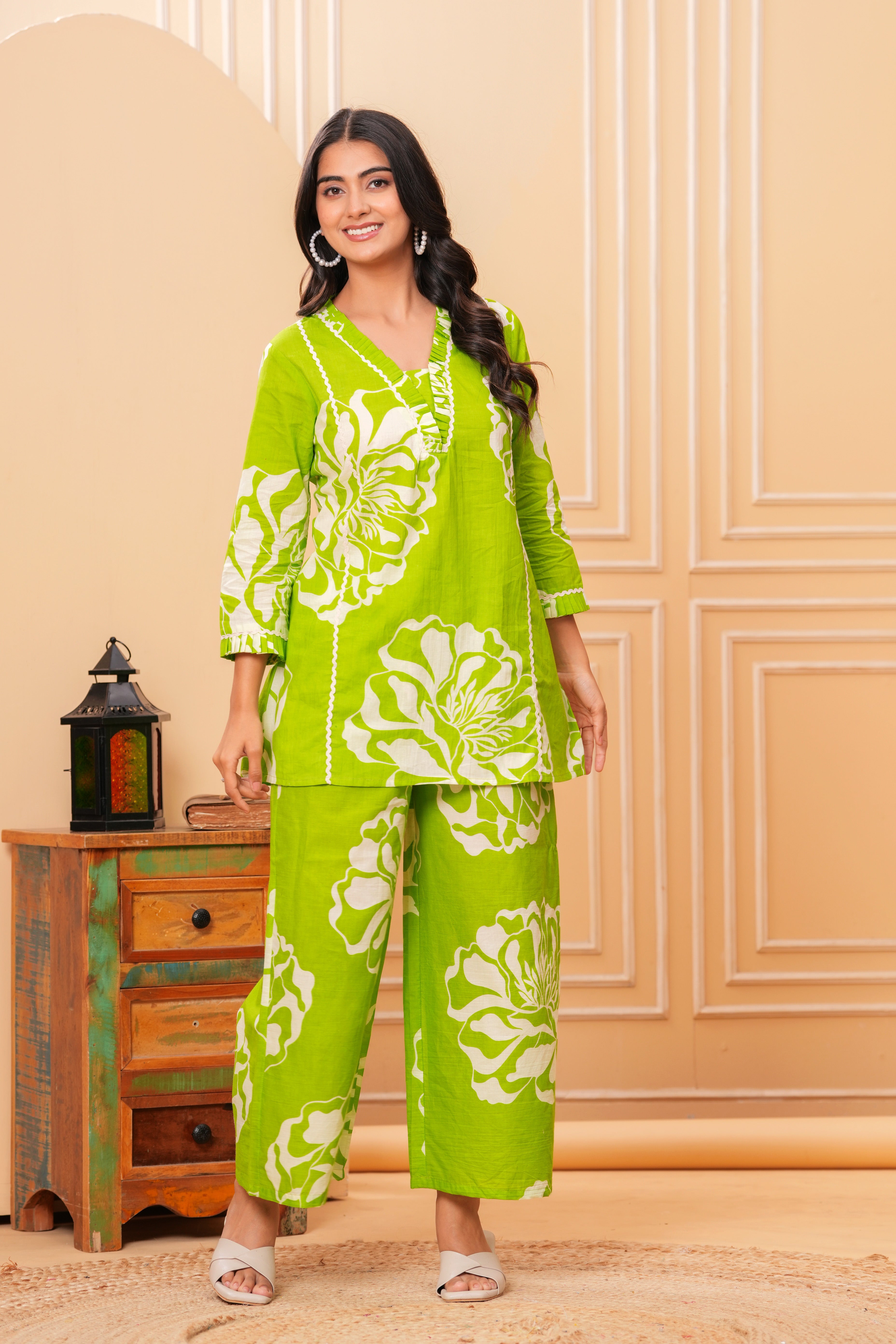 MEERA FAB Women Printed V-Neck Pure Cotton Tunic with Trousers Co-Ords Set