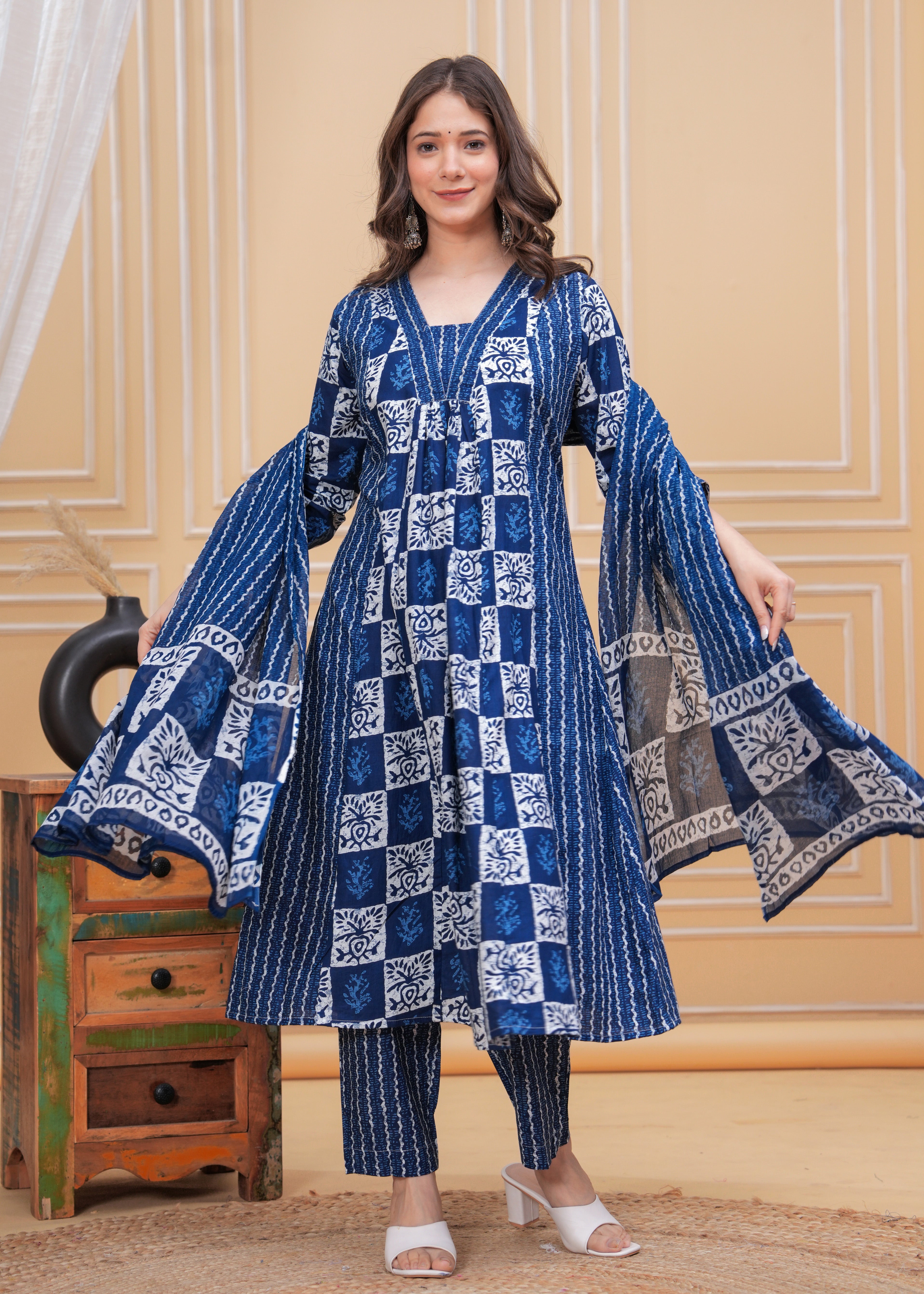 MEERA FAB Women Floral Printed Pleated Mirror Work Pure Cotton Kurta Set