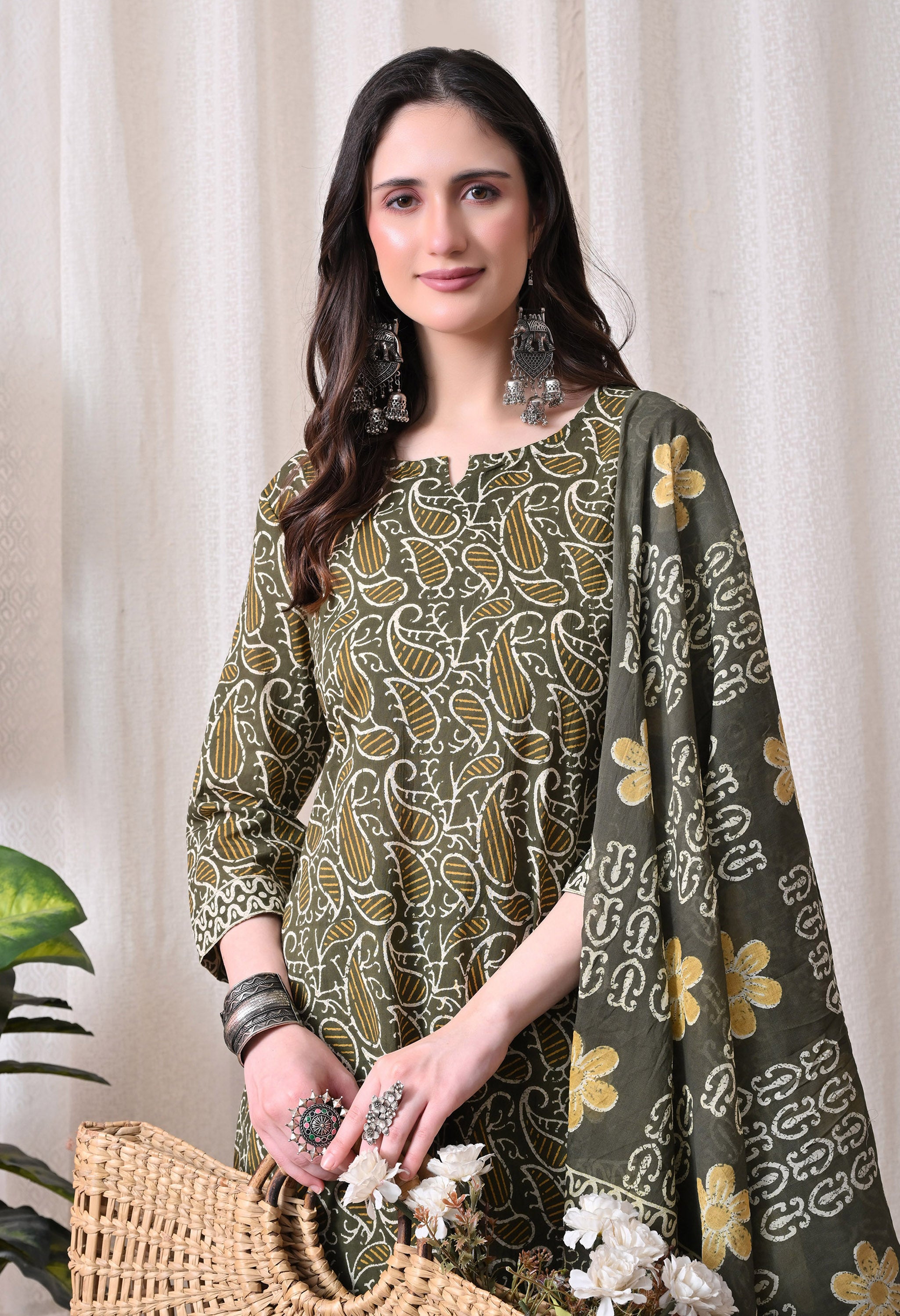 MEERA FAB Women Floral Printed Regular Pure Cotton Straight Kurta with Palazzos & with Dupatta