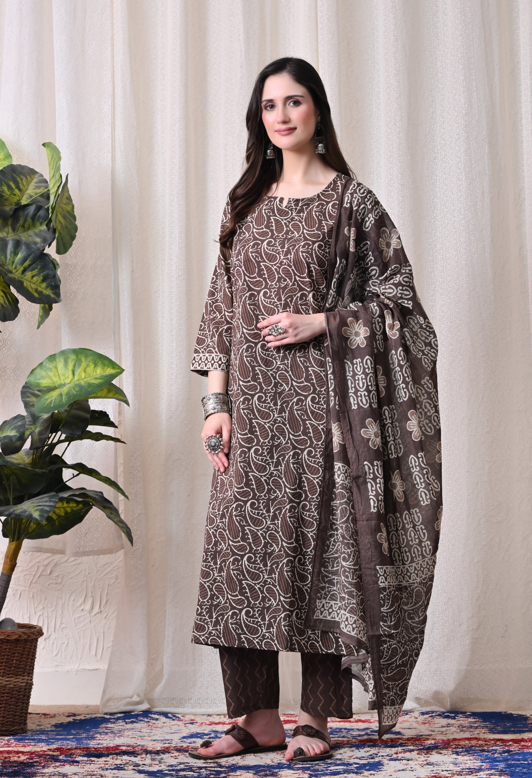 MEERA FAB Women Floral Printed Regular Pure Cotton Straight Kurta with Palazzos & with Dupatta