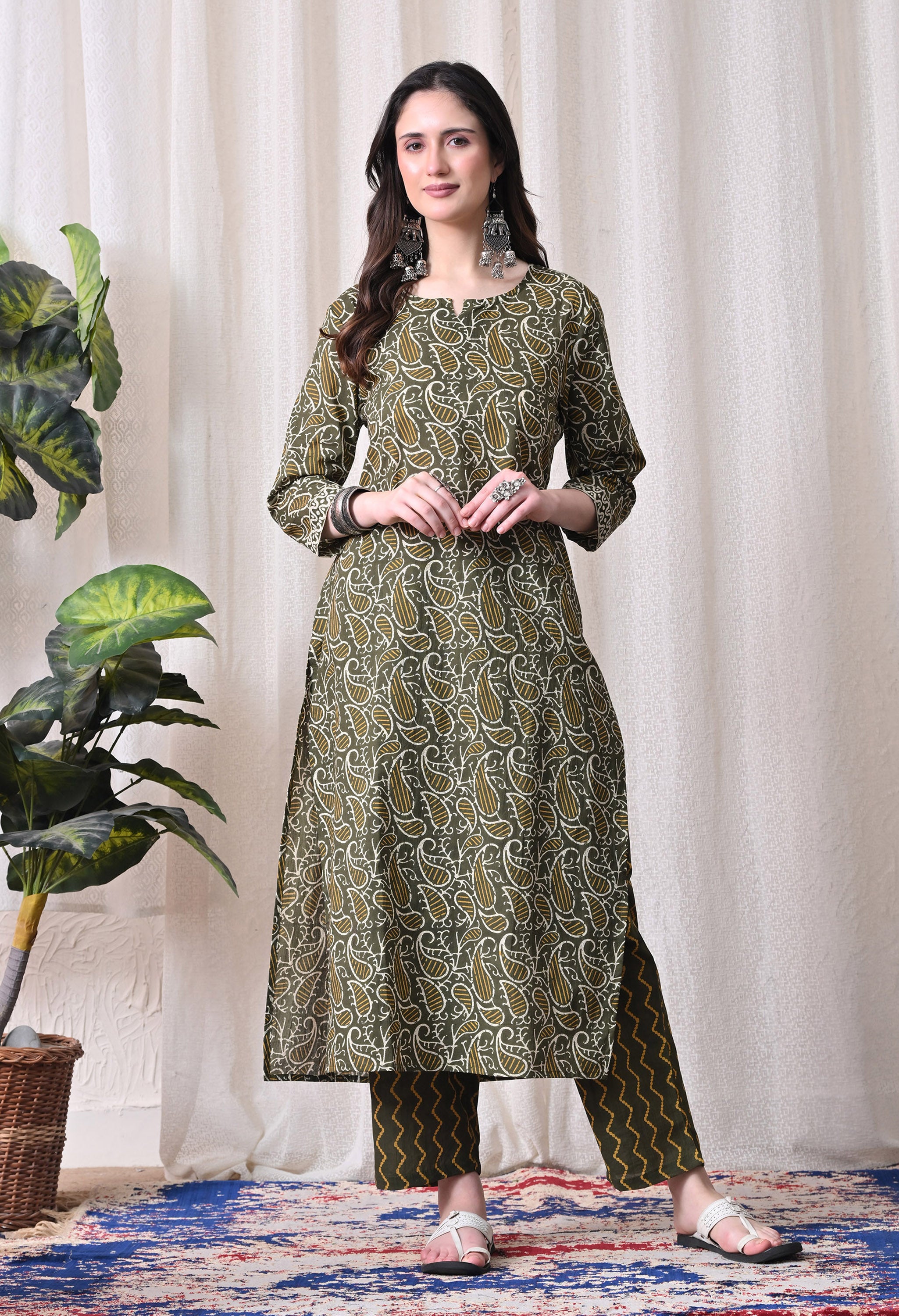 MEERA FAB Women Floral Printed Regular Pure Cotton Straight Kurta with Palazzos & with Dupatta