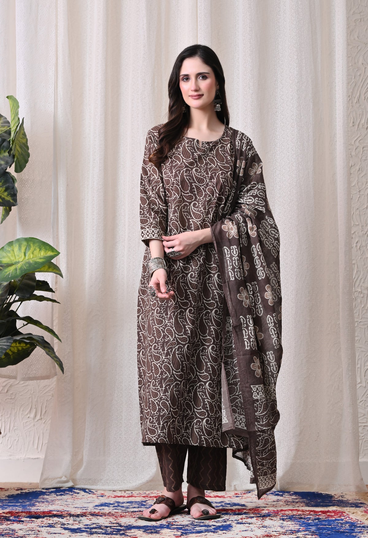 MEERA FAB Women Floral Printed Regular Pure Cotton Straight Kurta with Palazzos & with Dupatta