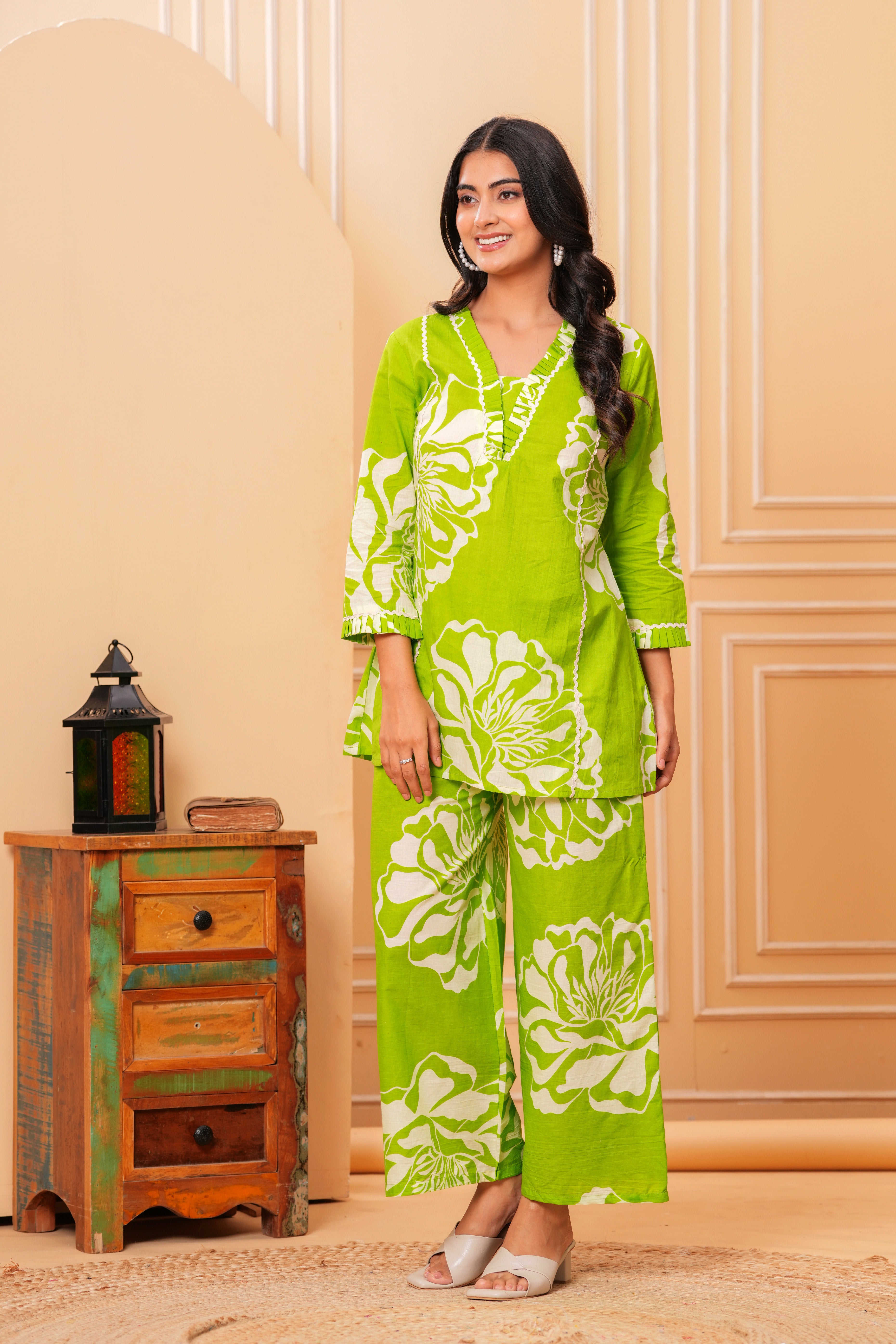 MEERA FAB Women Printed V-Neck Pure Cotton Tunic with Trousers Co-Ords Set