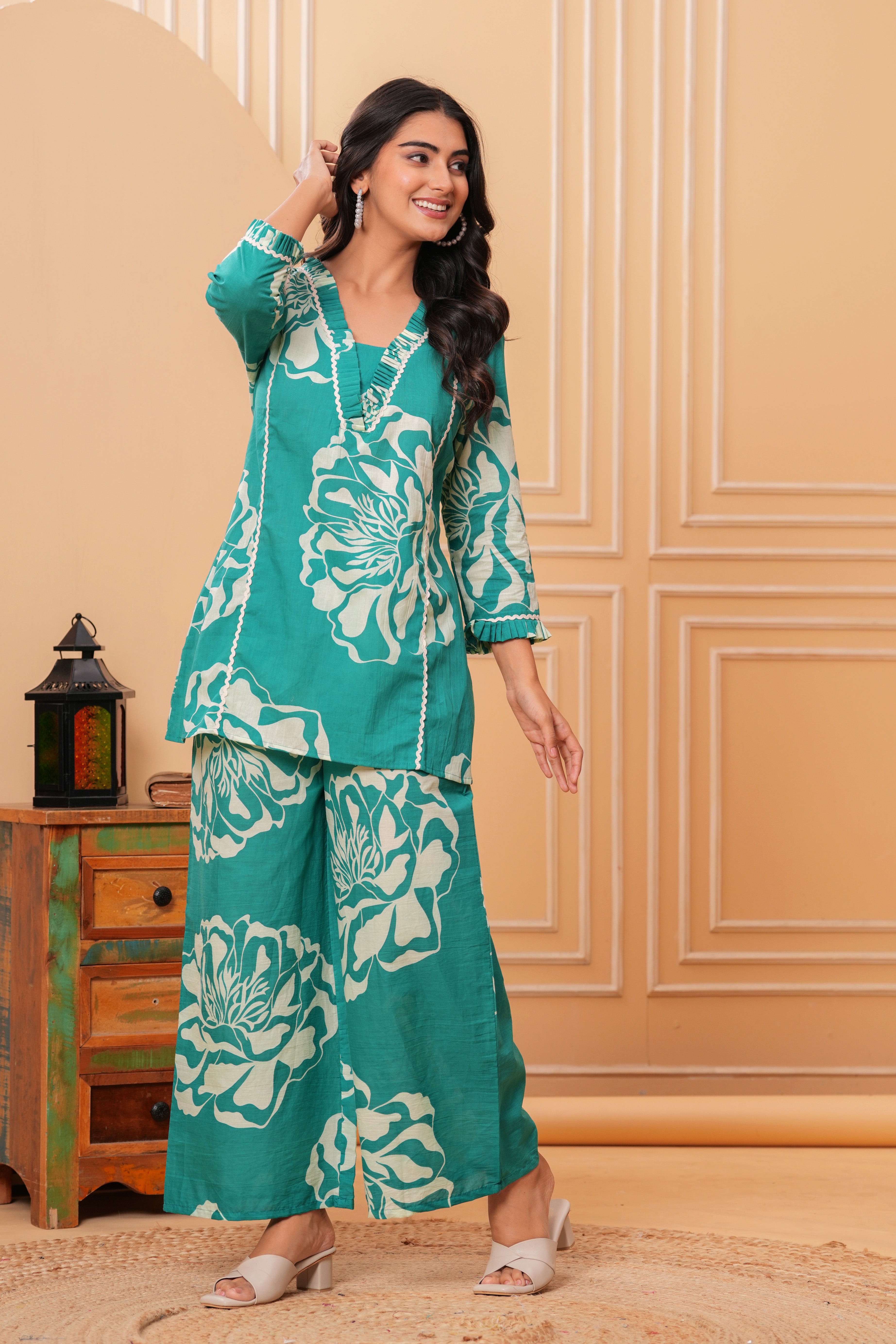MEERA FAB Women Printed V-Neck Pure Cotton Tunic with Trousers Co-Ords Set