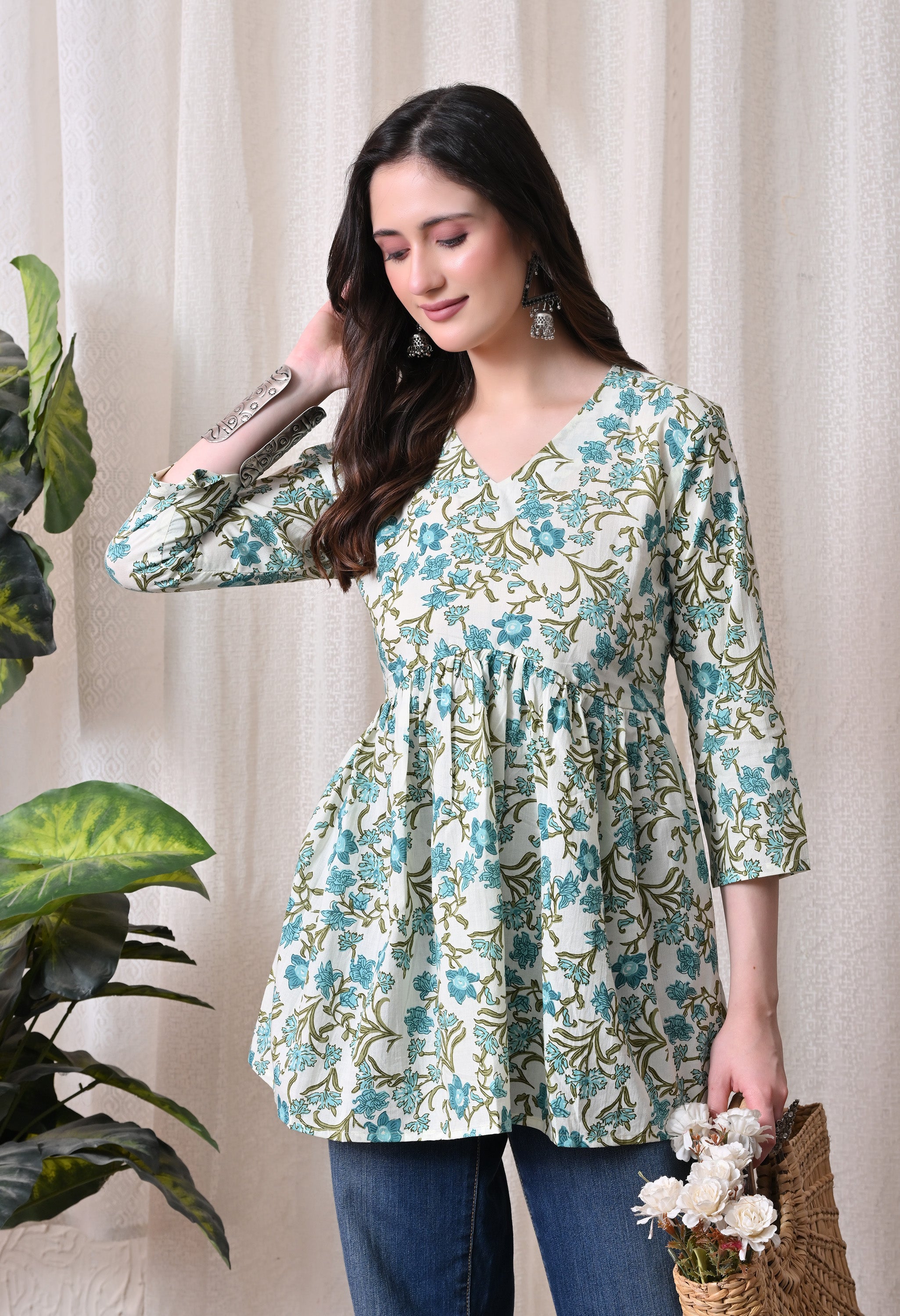 MEERA FAB Women Cotton Printed A-Line Tunic Top with V Neck | Floral Printed Top with Sleevesless | Short Kurti for Women