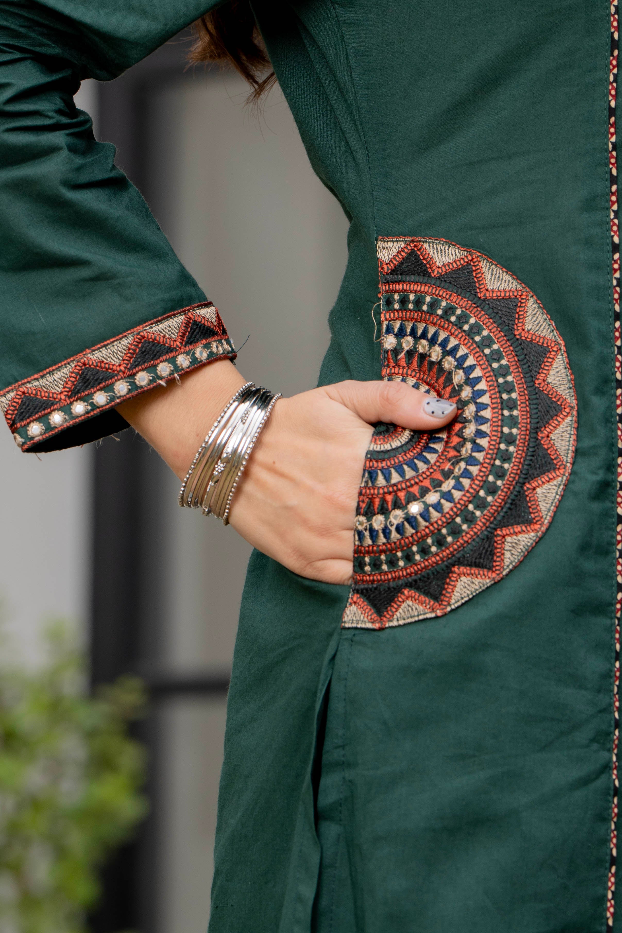 MEERA FAB Women Floral Printed Pure Cotton Straight V-Neck Kurta with Palazzos & Dupatta
