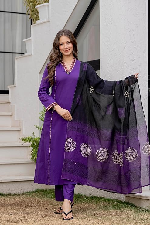 MEERA FAB Women Floral Printed Pure Cotton Straight V-Neck Kurta with Palazzos & Dupatta