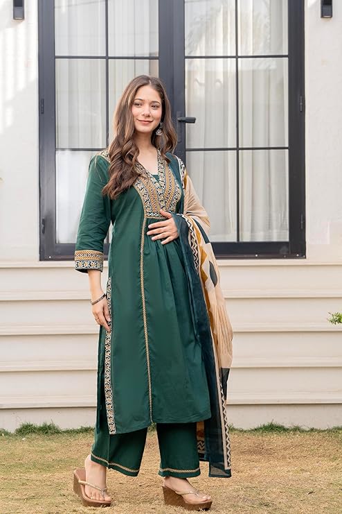 MEERA FAB Women Floral Printed Pure Cotton Straignt V-Neck Kurta with Trousers & Dupatta