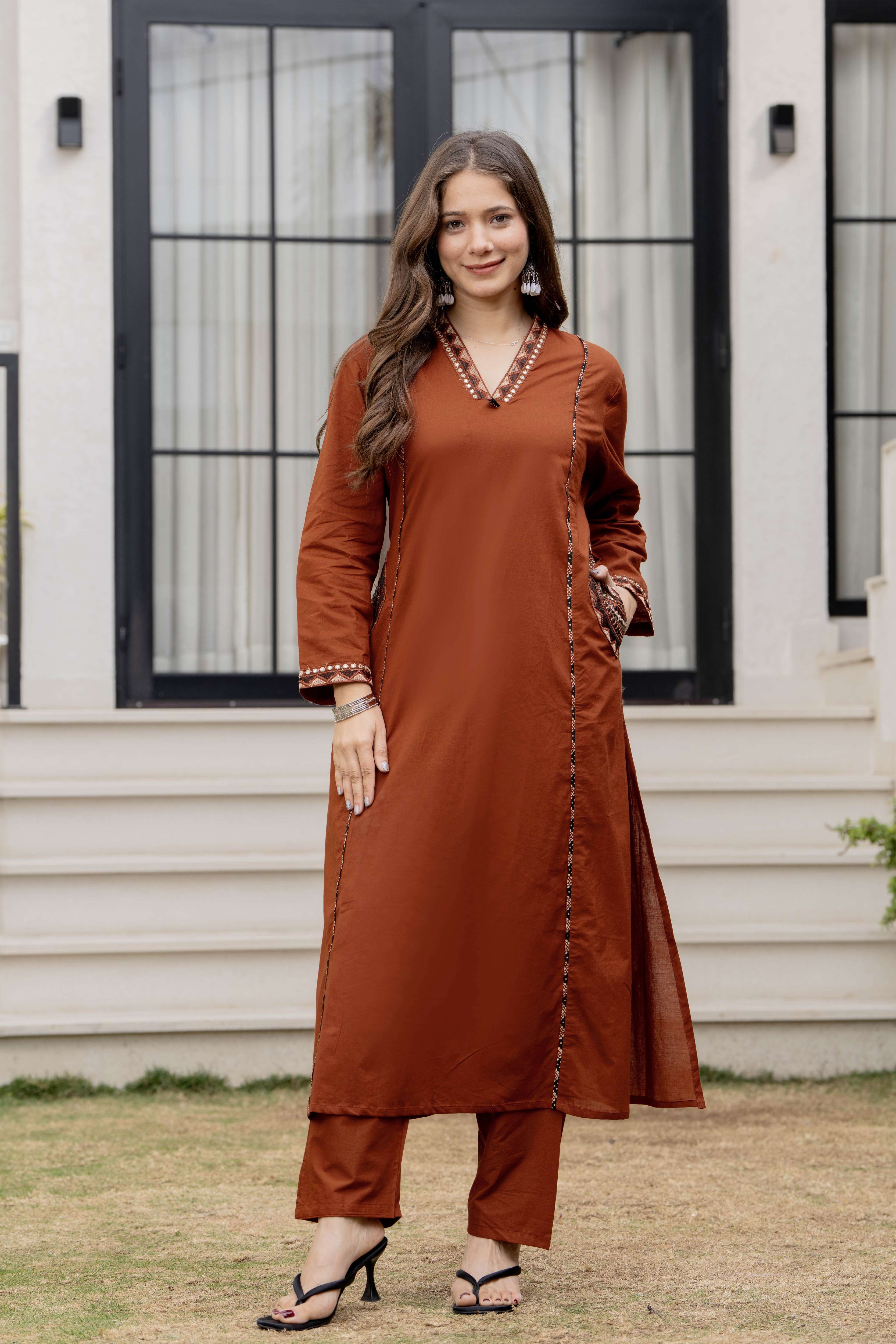 MEERA FAB Women Floral Printed Pure Cotton Straight V-Neck Kurta with Palazzos & Dupatta