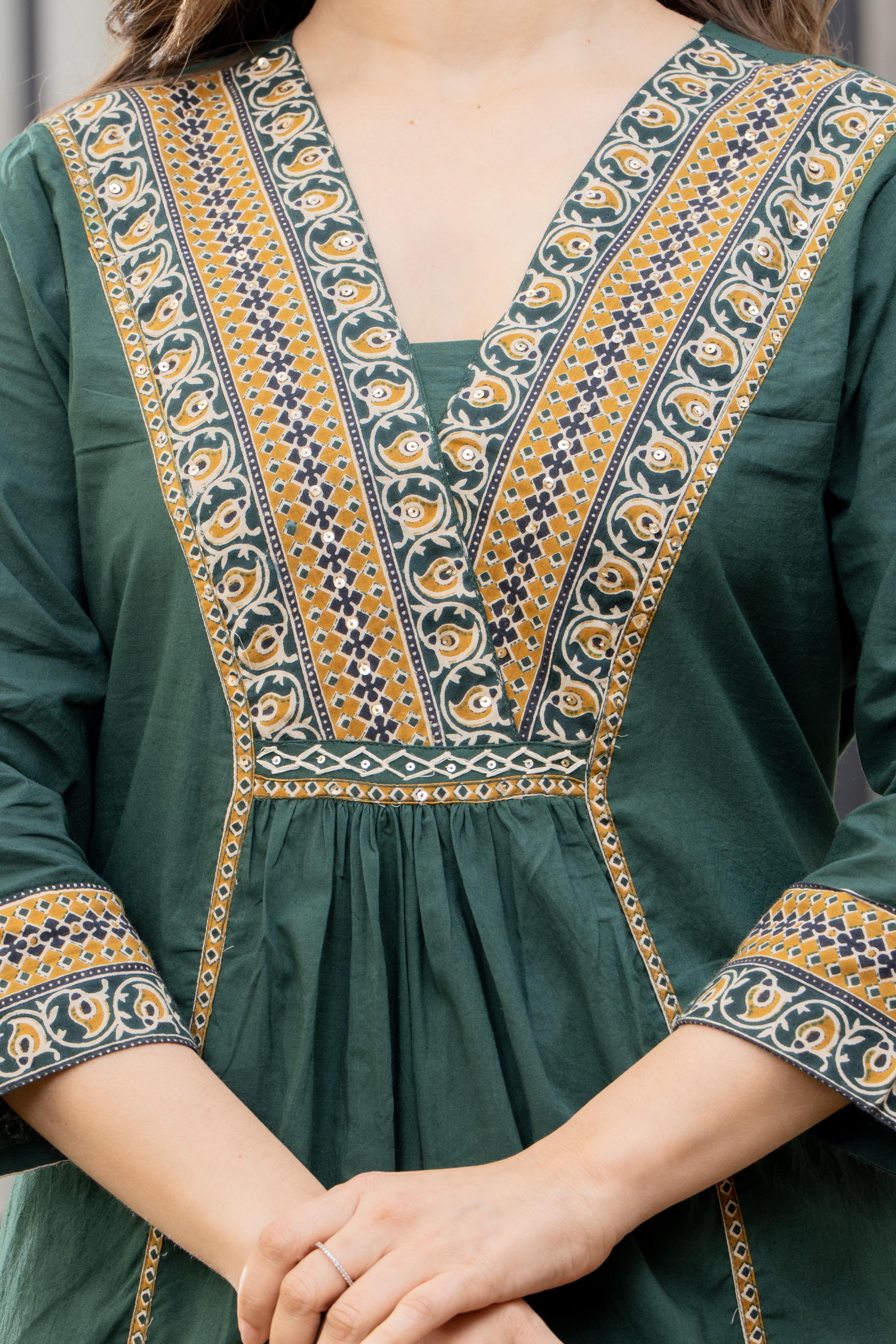 MEERA FAB Women Floral Printed Pure Cotton Straignt V-Neck Kurta with Trousers & Dupatta