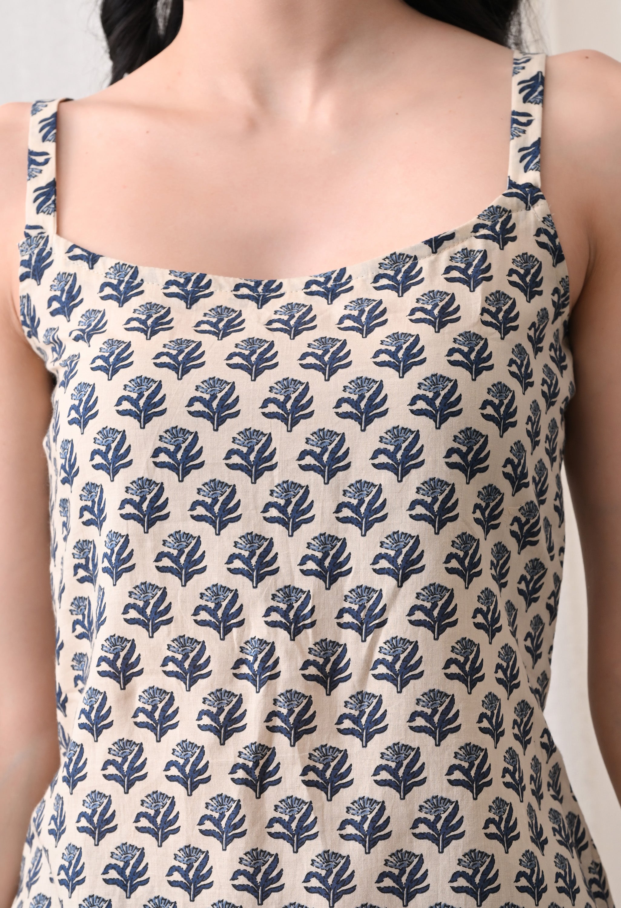 MEERA FAB Women's Floral Printed Cotton Short Kurta Back Dori | Floral Printed Kurta with Cut Sleeves | Short Kurti for Women