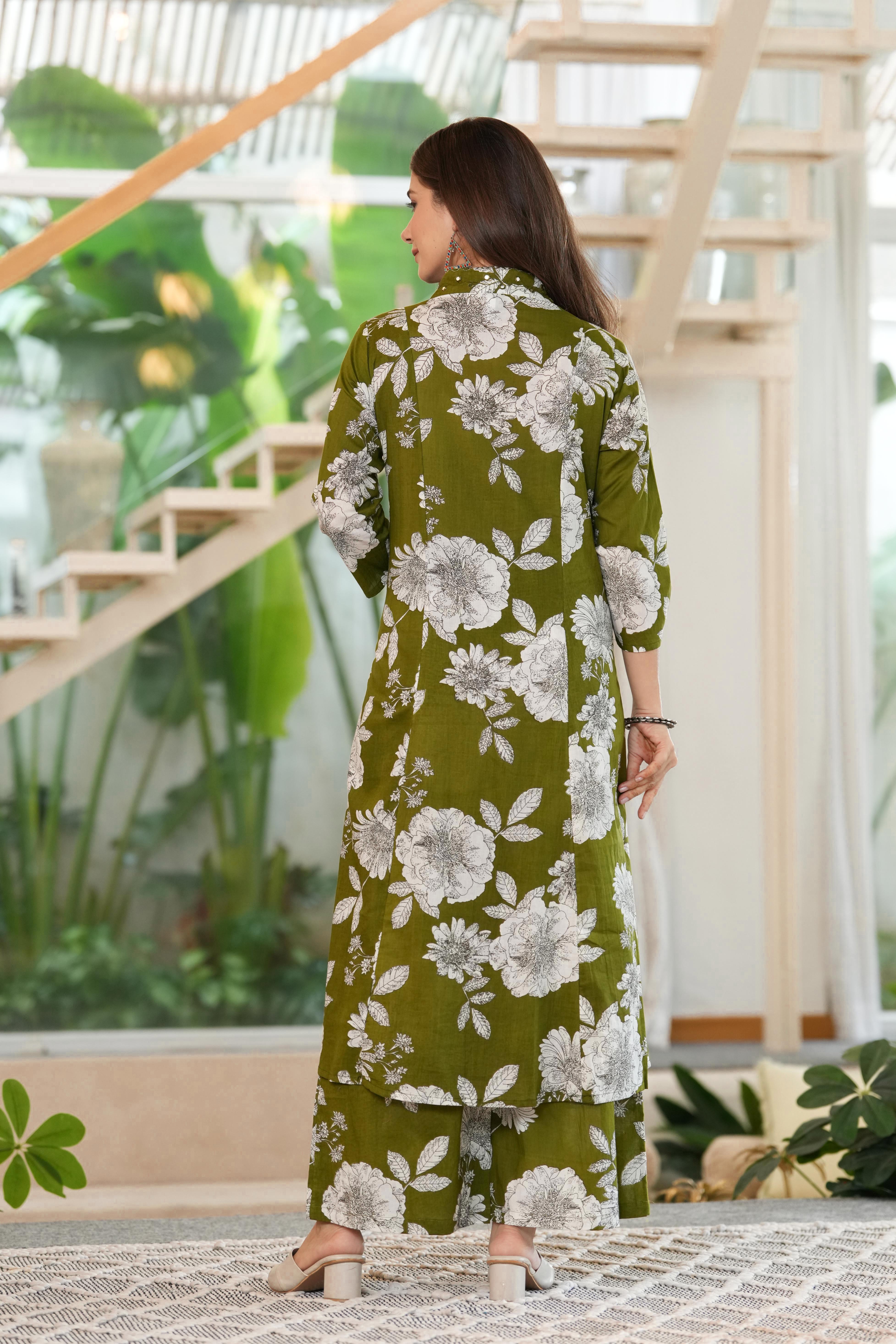 MEERA FAB Women Cotton Printed V-neck Kurta Palazzo Set