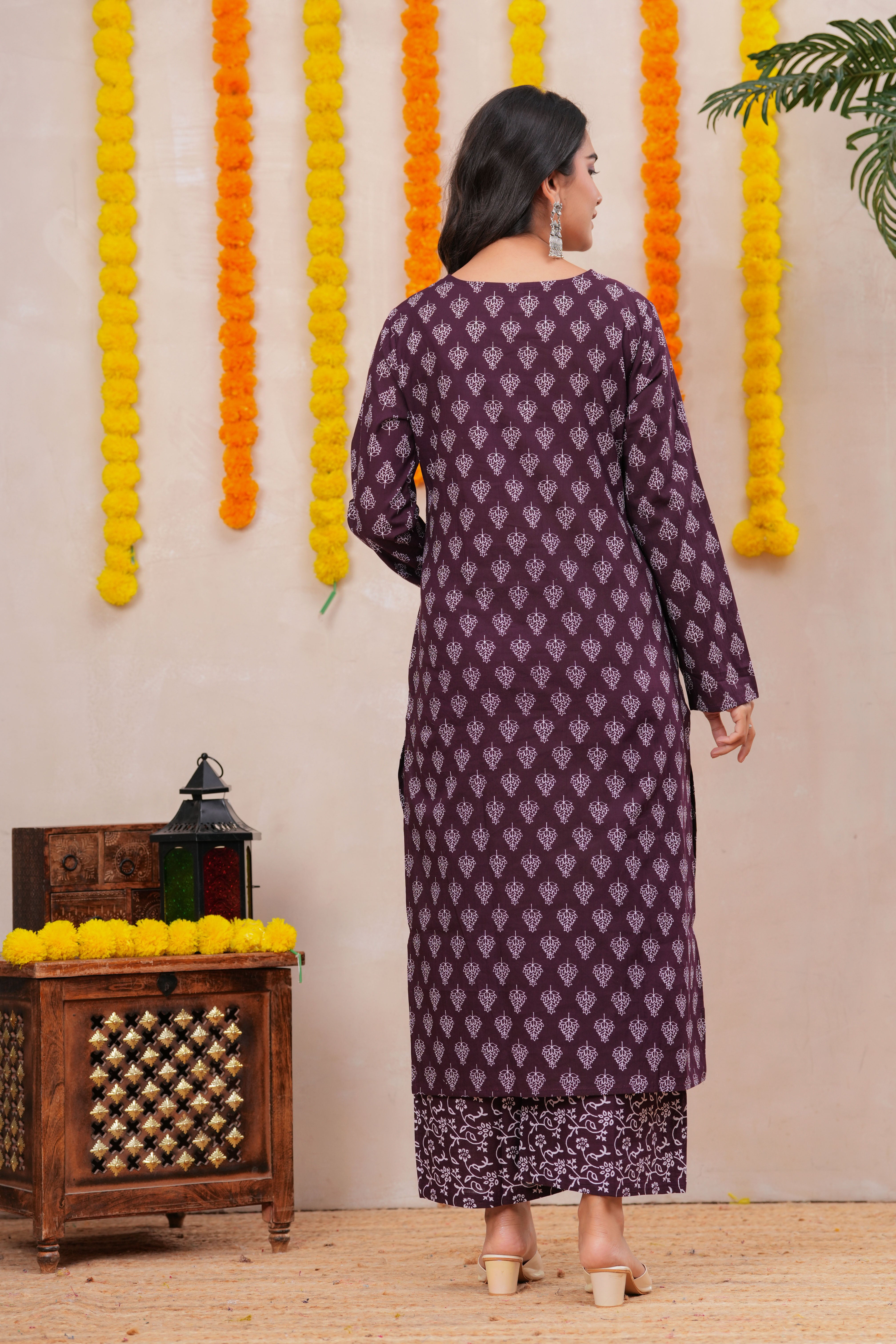 MEERA FAB Women Floral Printed Pure Cotton Anarkali V-Neck Kurta with Trousers & Dupatta