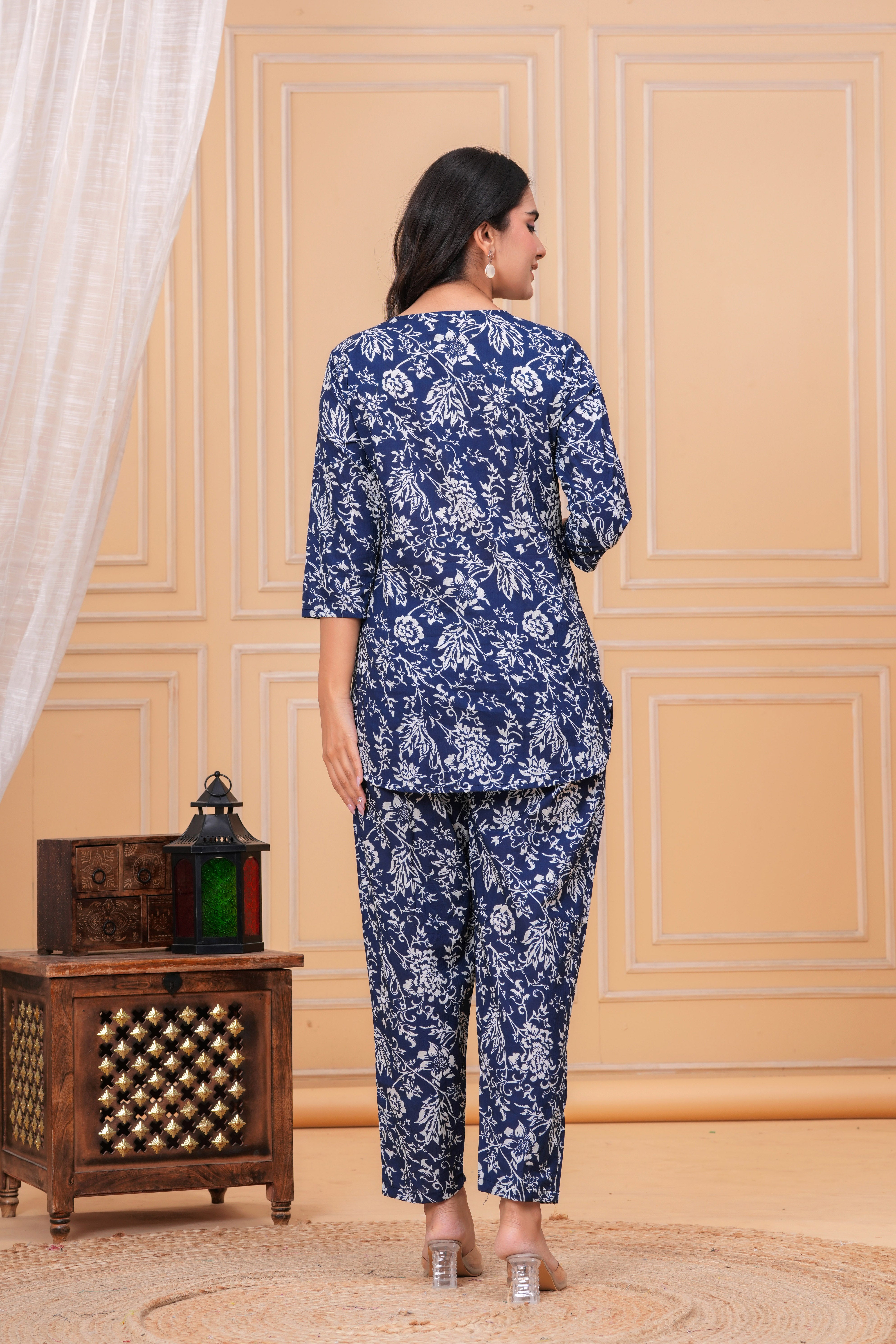 MEERA FAB Women Printed V-Neck Pure Cotton Tunic with Trousers Co-Ords Set