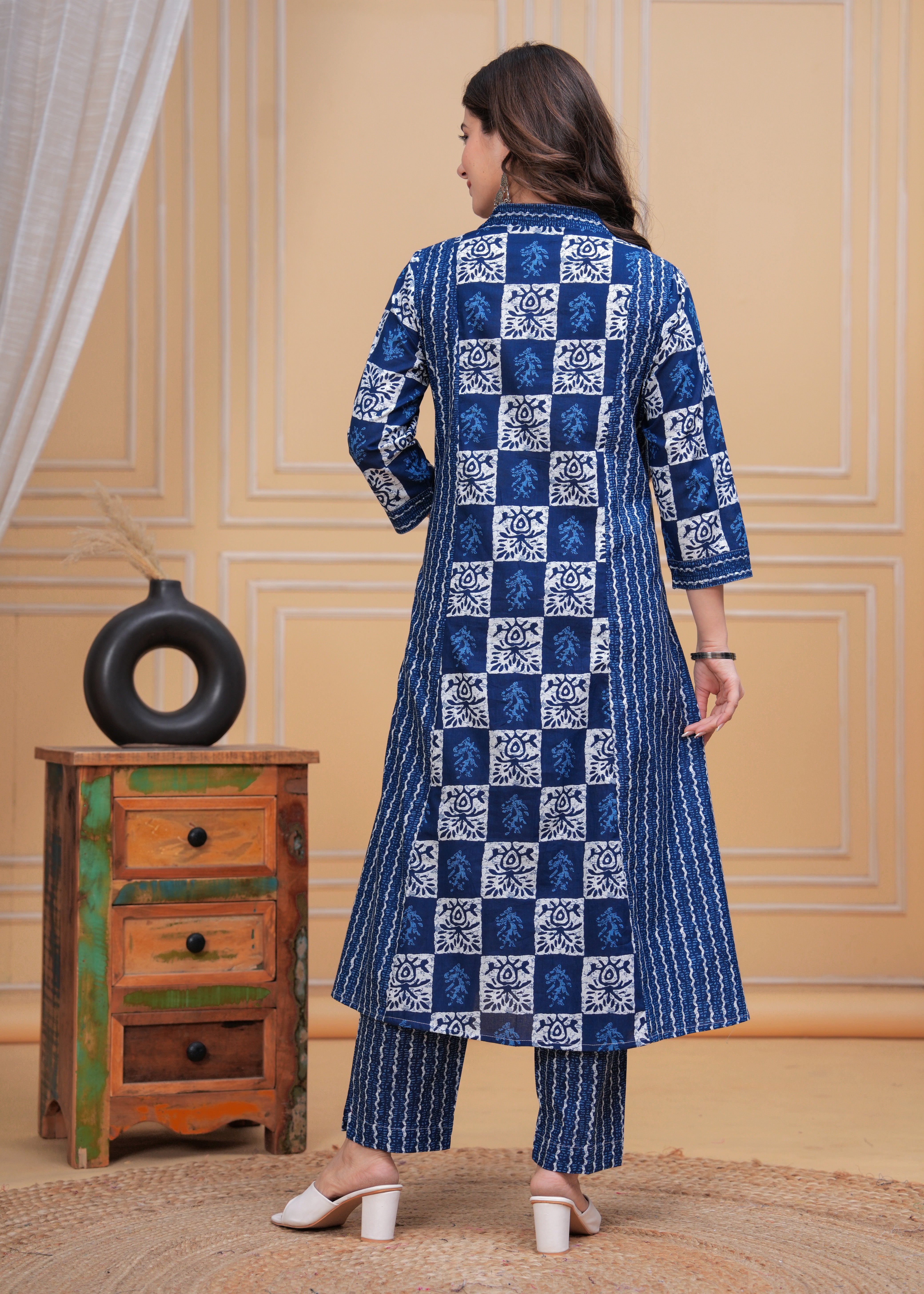 MEERA FAB Women Floral Printed Pleated Mirror Work Pure Cotton Kurta Set