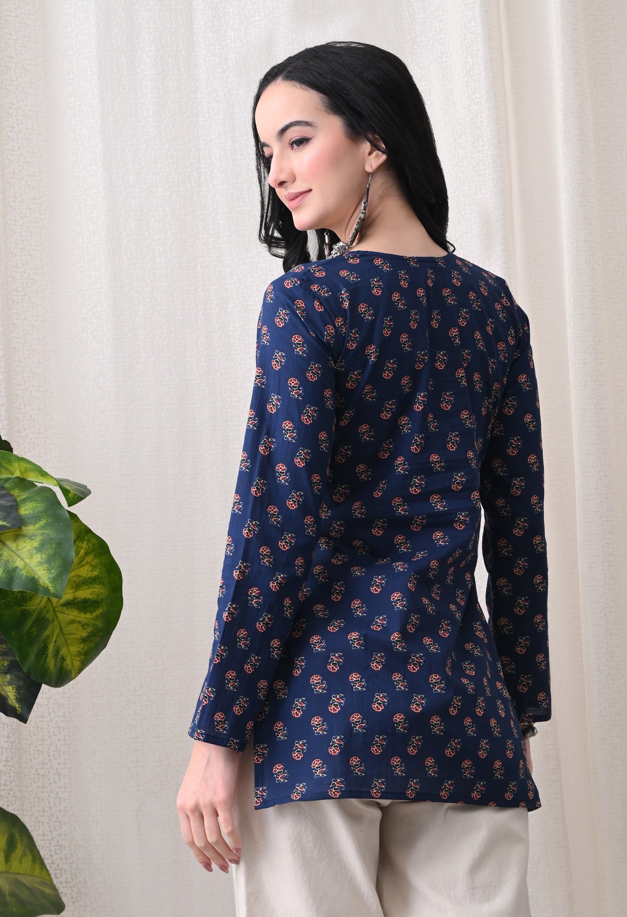 MEERA FAB Women’s Cotton Printed Straight Kurti Top |Square Neck Long Sleeve Casual Ethnic Tunic for Women