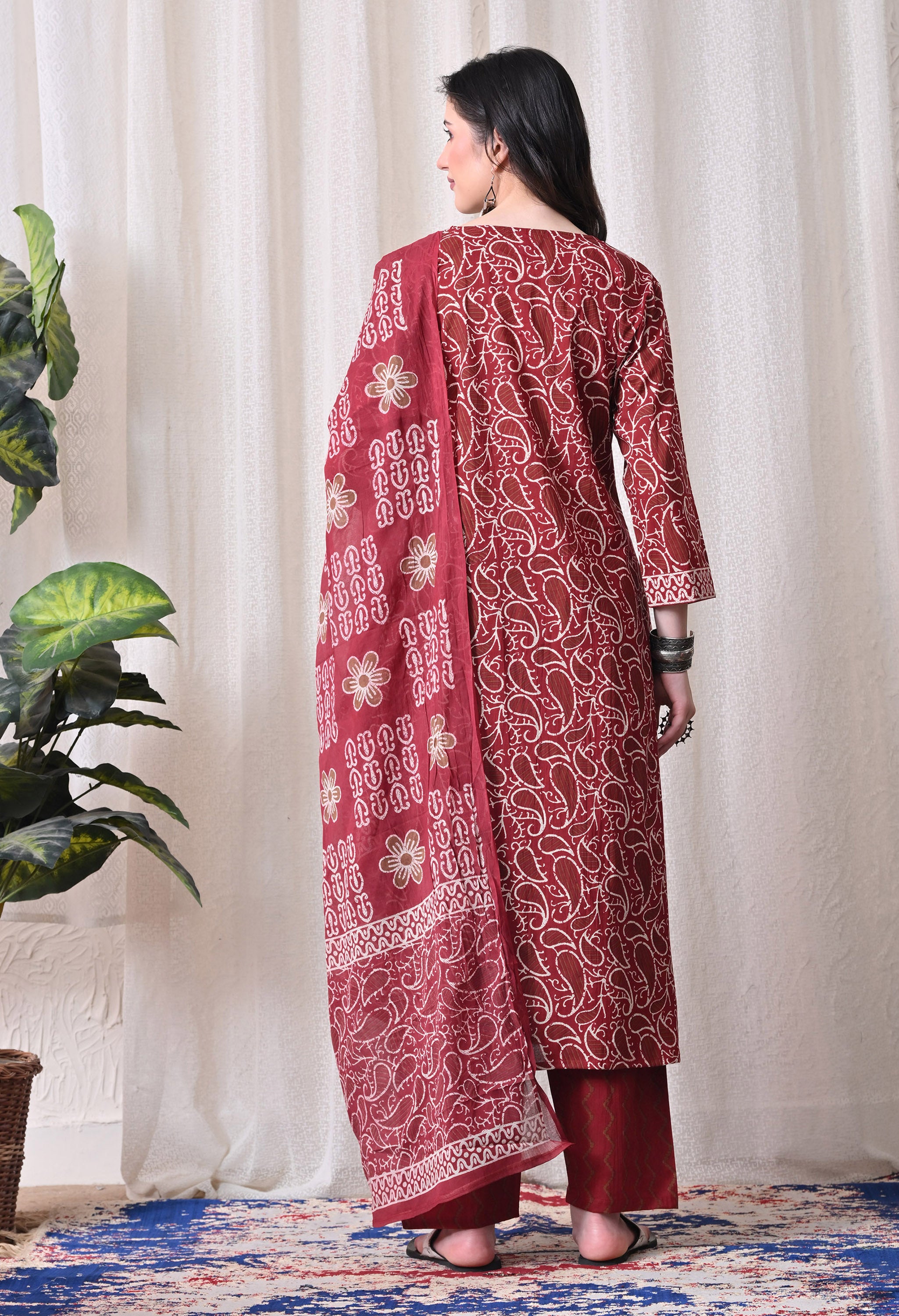 MEERA FAB Women Floral Printed Regular Pure Cotton Straight Kurta with Palazzos & with Dupatta