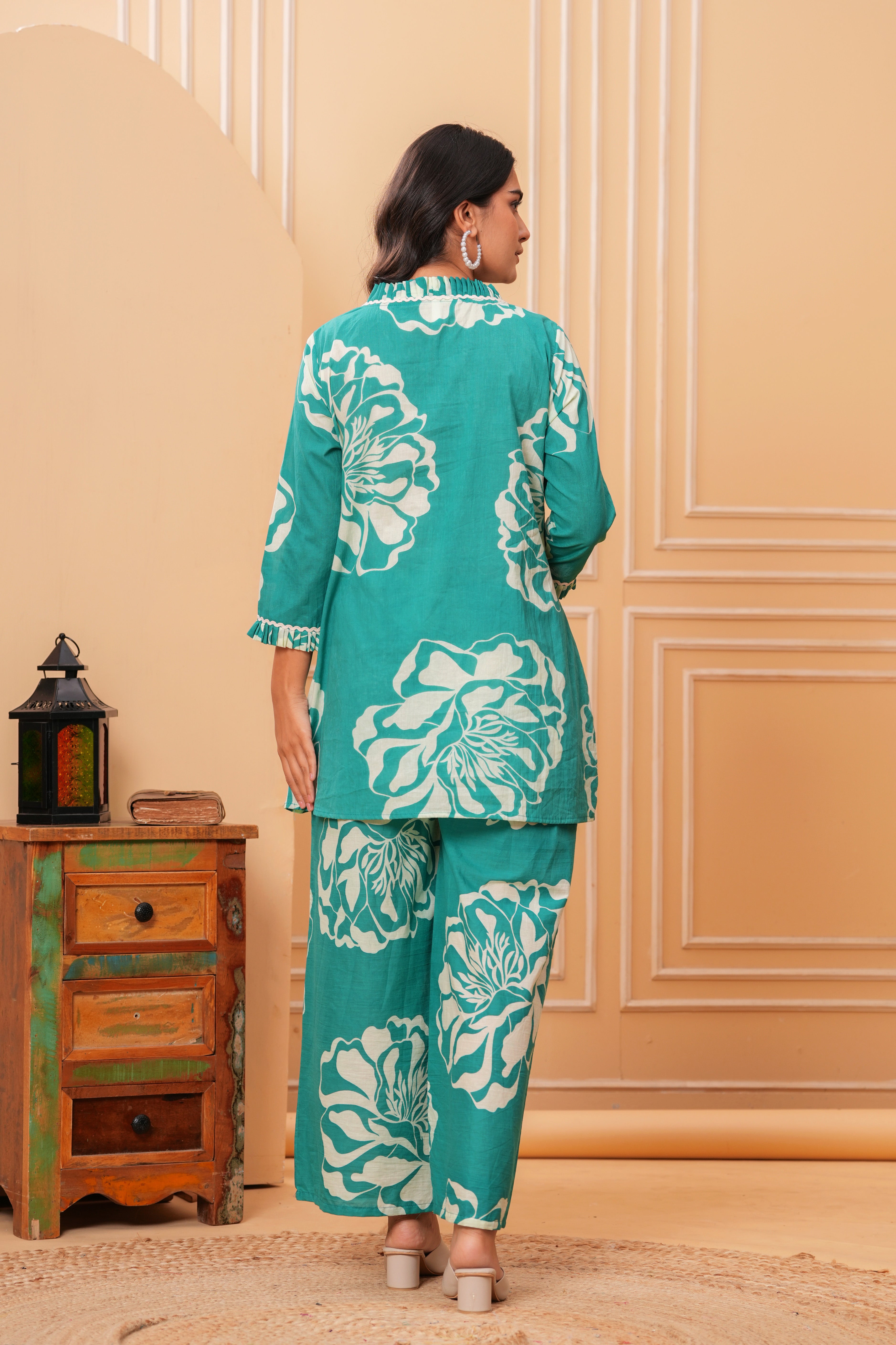 MEERA FAB Women Printed V-Neck Pure Cotton Tunic with Trousers Co-Ords Set