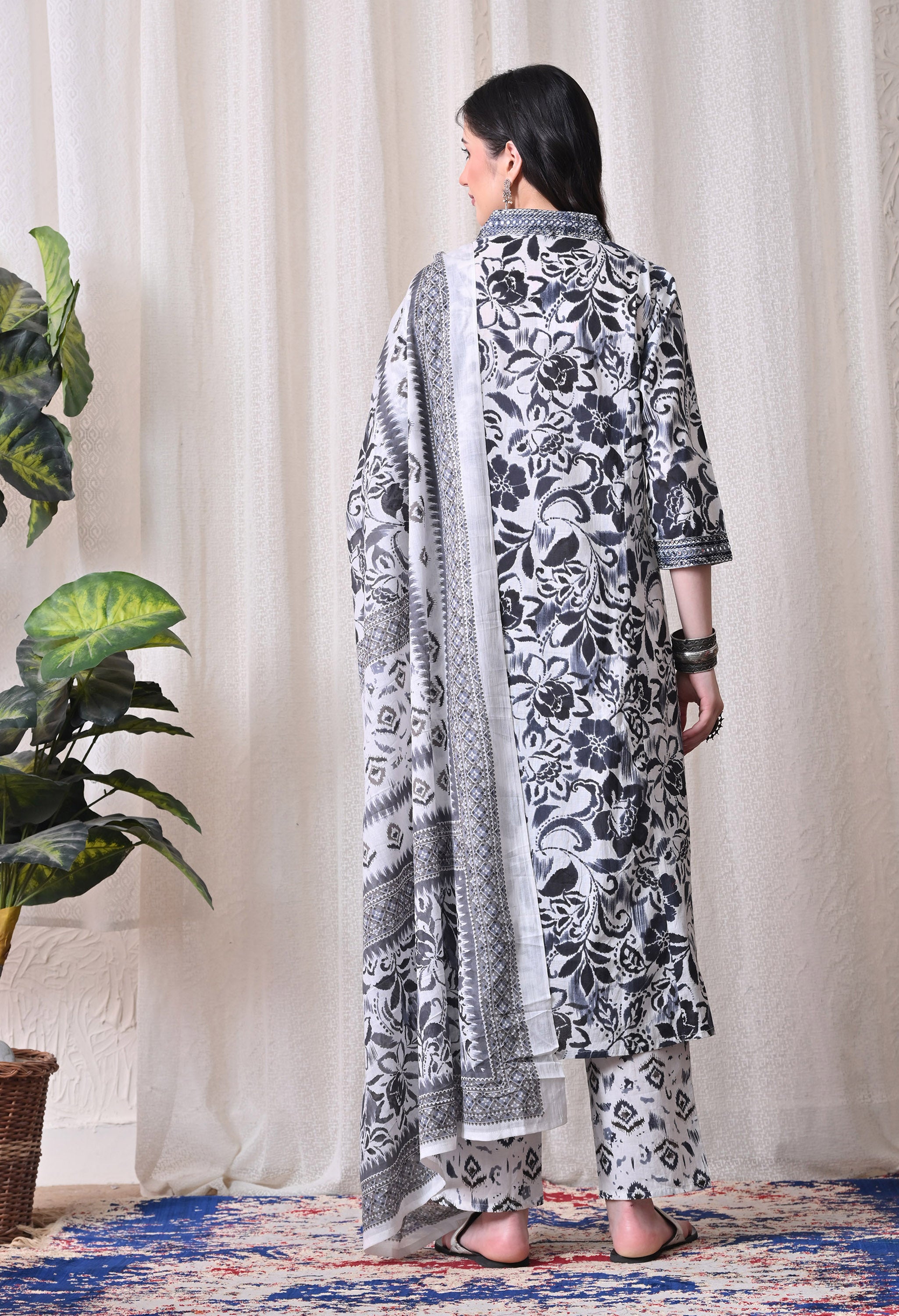 MEERA FAB Women Floral Printed Regular Pure Cotton Anarkali Kurta with Palazzos & with Dupatta