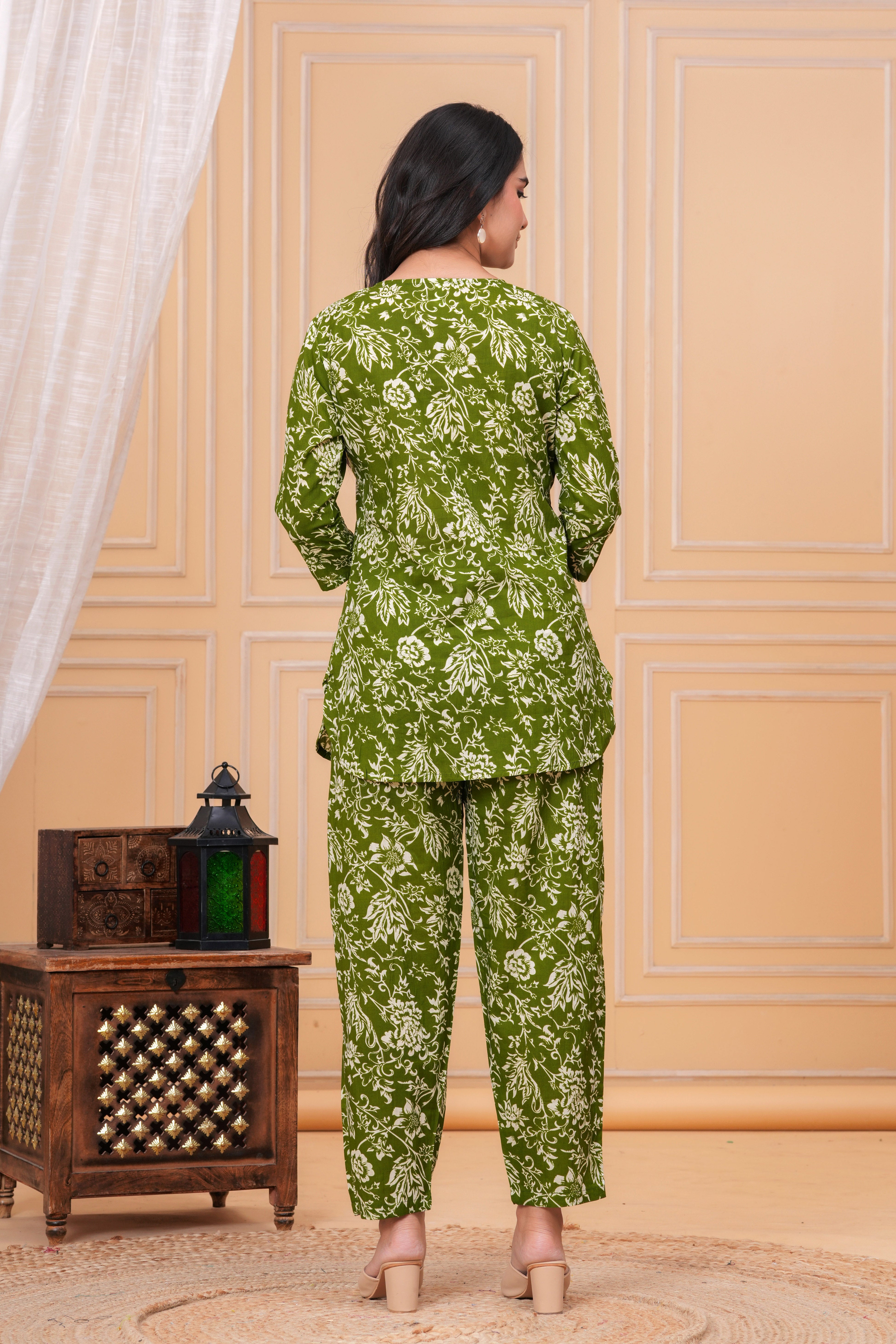 MEERA FAB Women Printed V-Neck Pure Cotton Tunic with Trousers Co-Ords Set