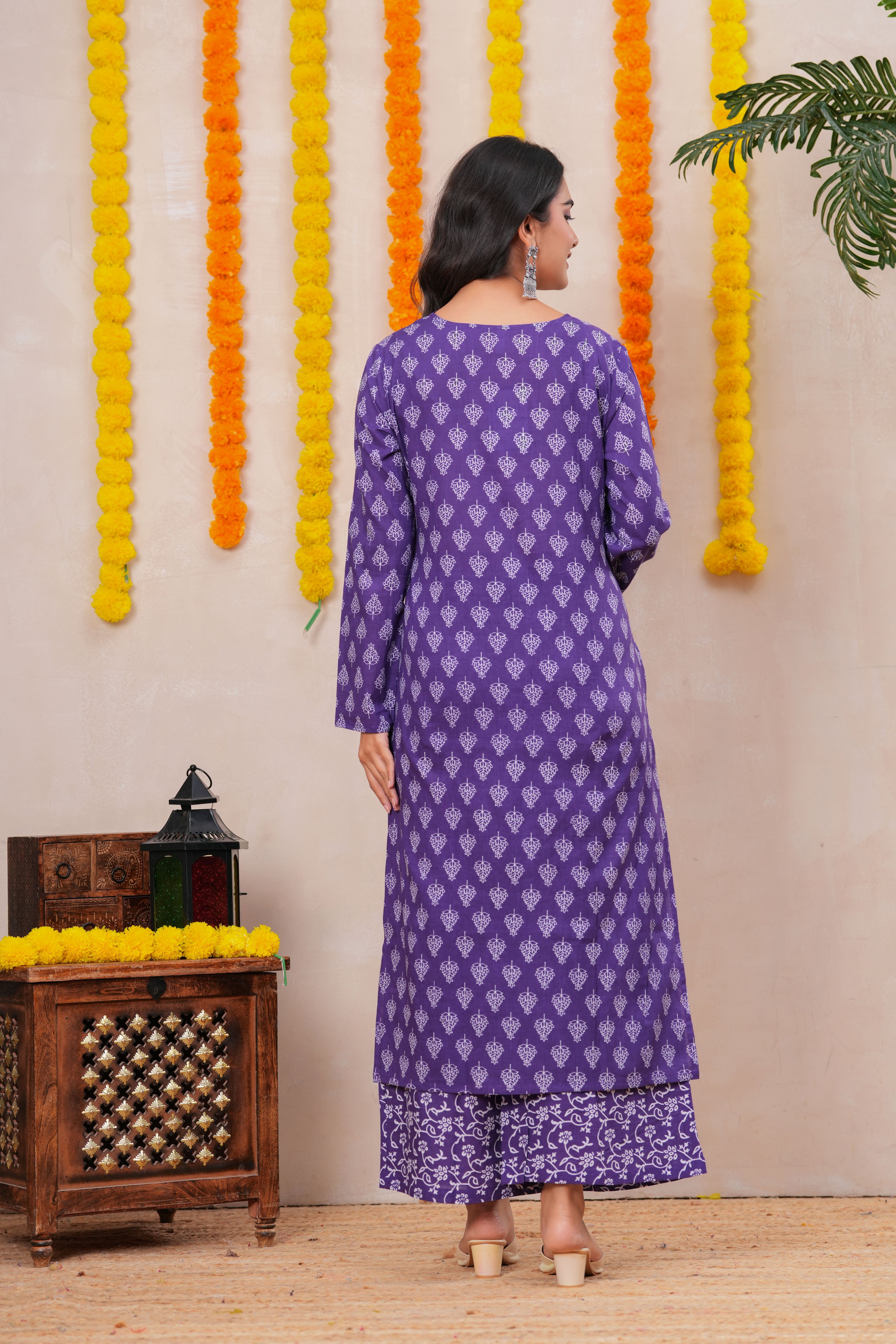 MEERA FAB Women Floral Printed Pure Cotton Anarkali V-Neck Kurta with Trousers & Dupatta