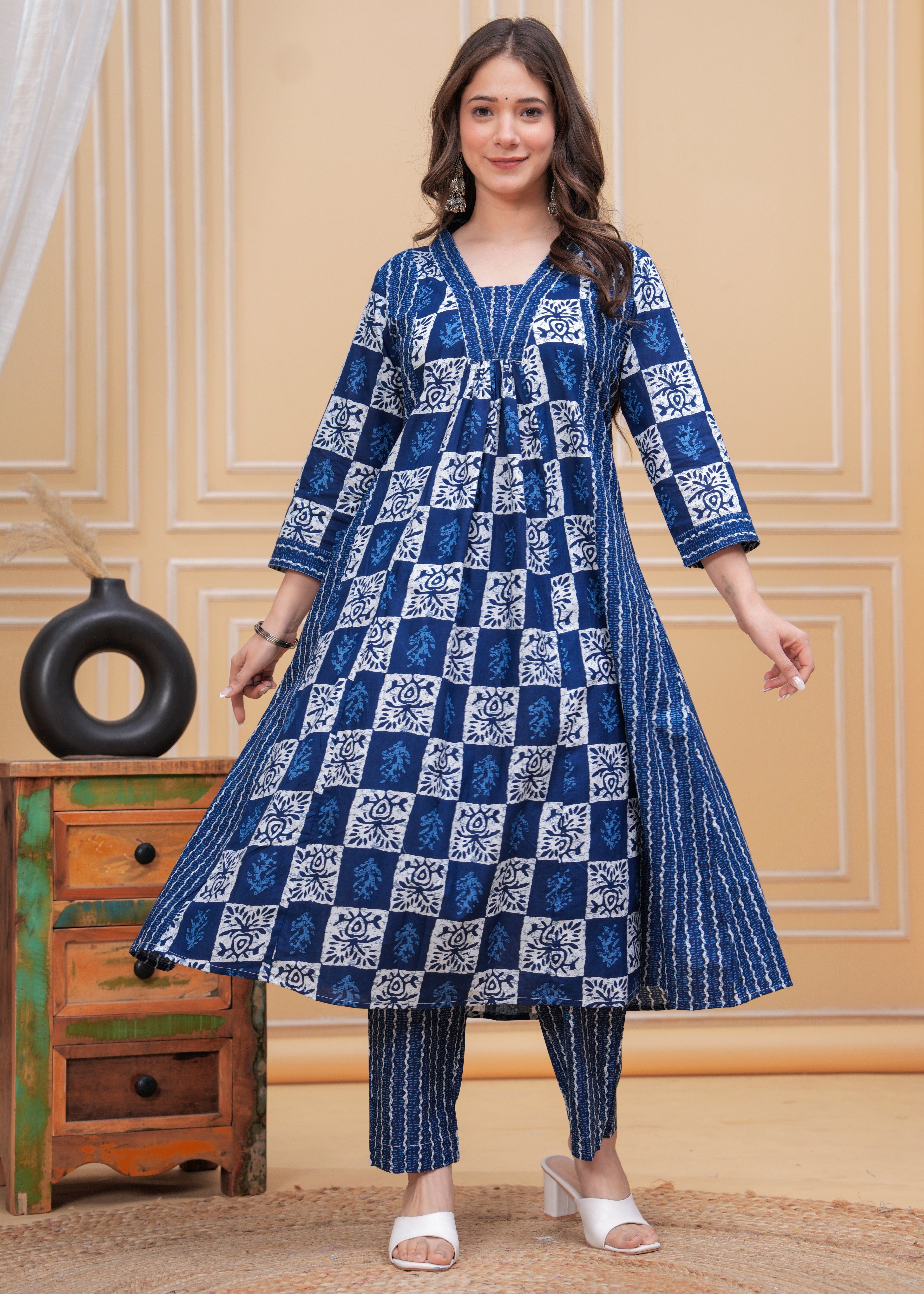 MEERA FAB Women Floral Printed Pleated Mirror Work Pure Cotton Kurta Set