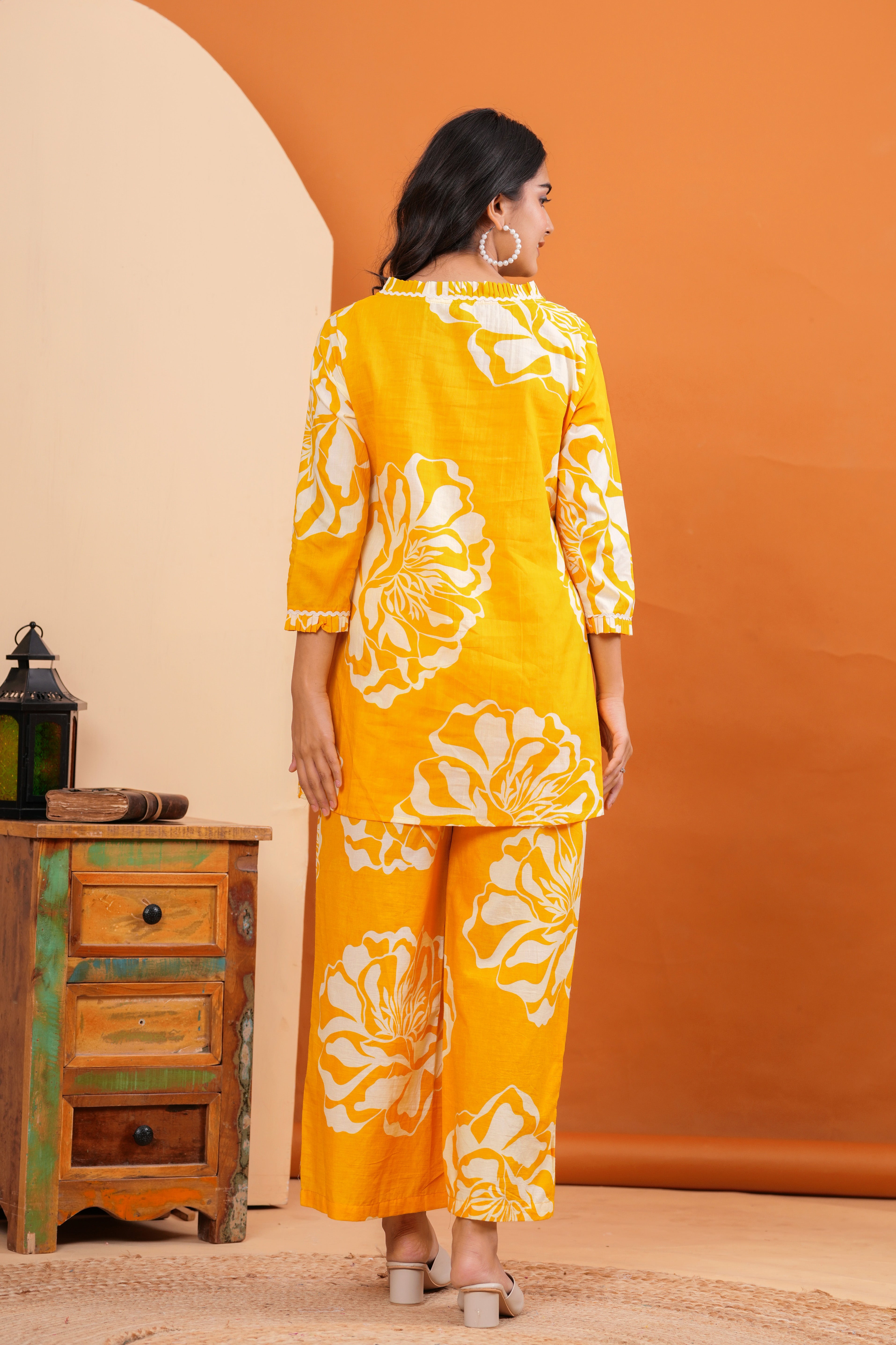MEERA FAB Women Printed V-Neck Pure Cotton Tunic with Trousers Co-Ords Set