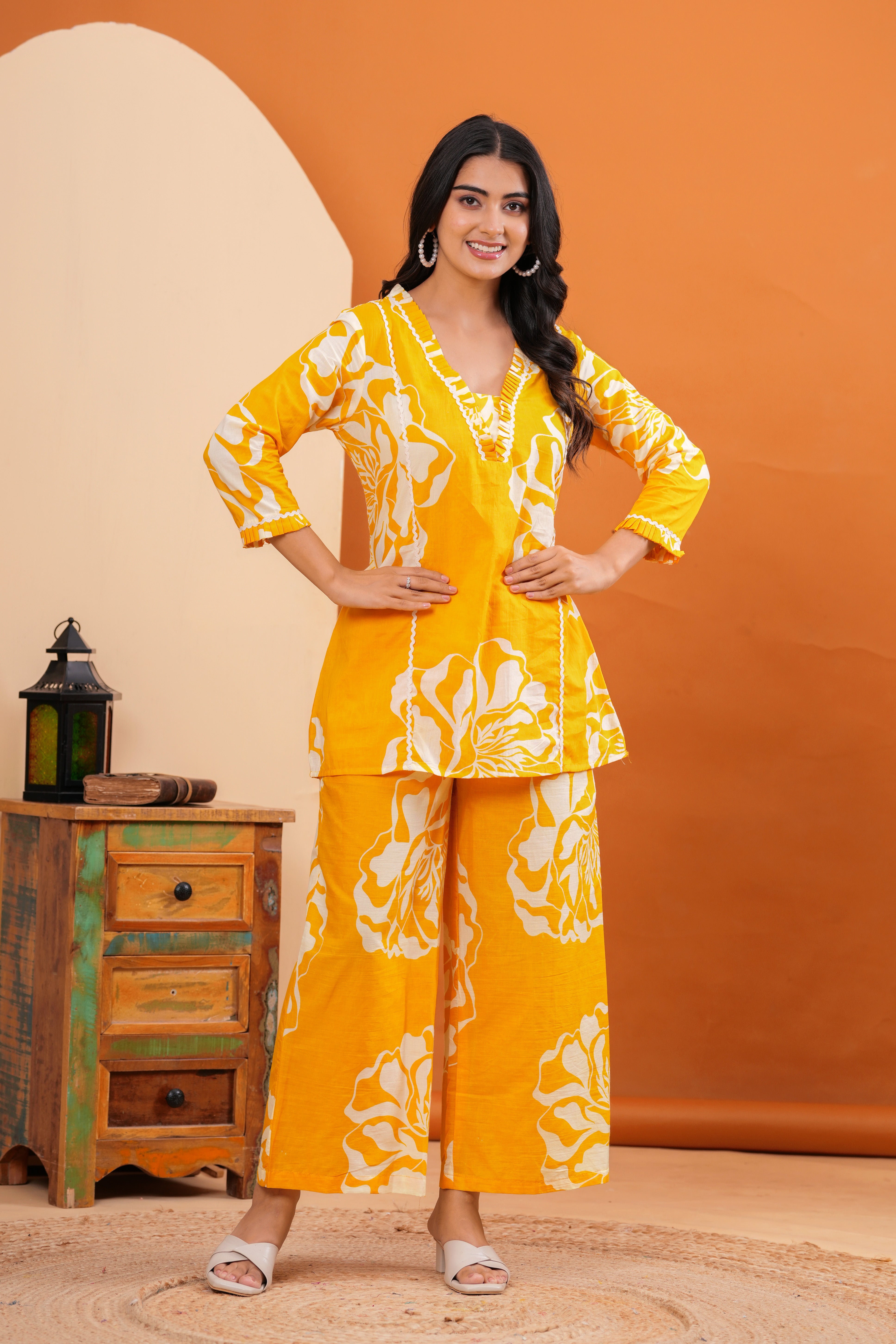 MEERA FAB Women Printed V-Neck Pure Cotton Tunic with Trousers Co-Ords Set