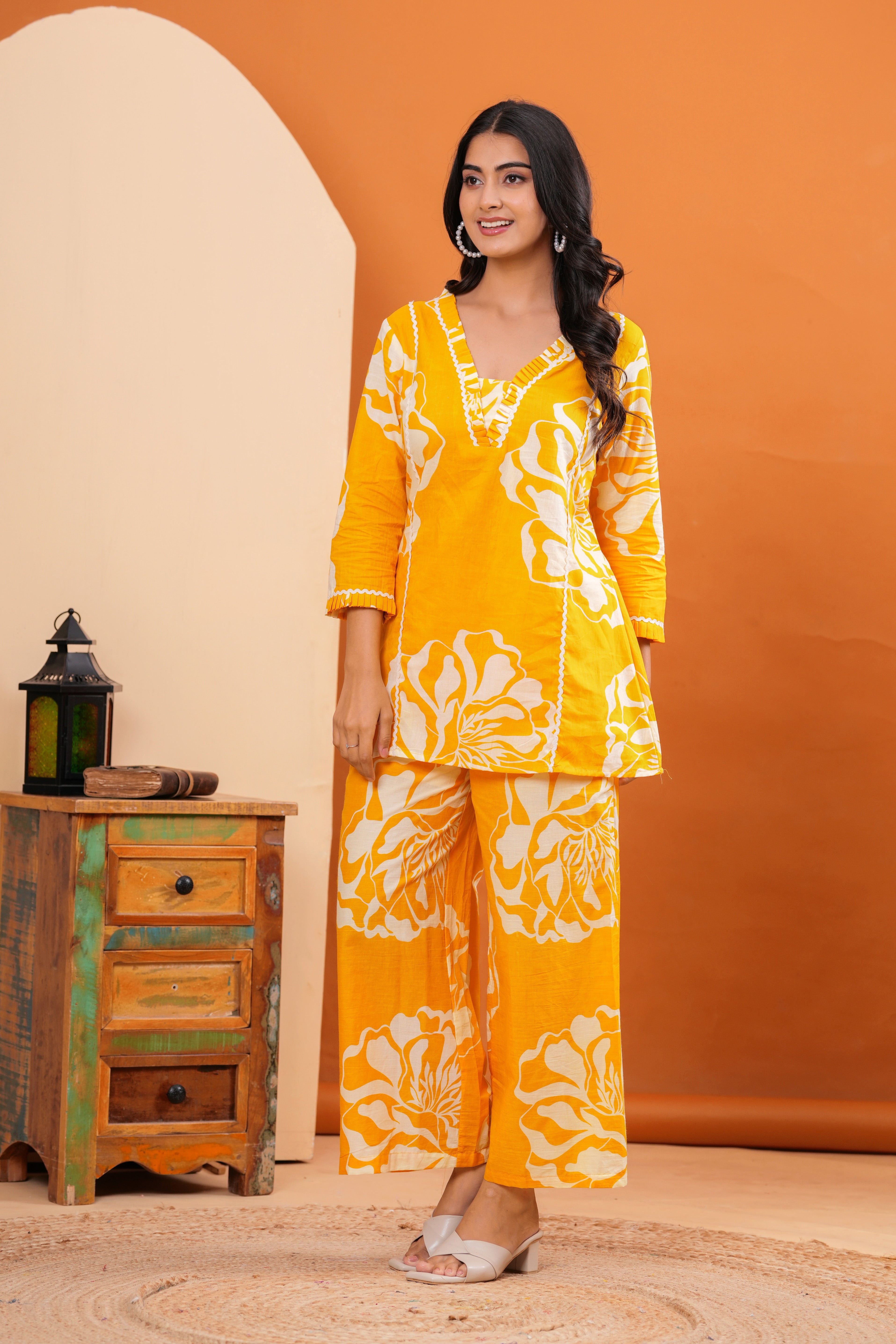MEERA FAB Women Printed V-Neck Pure Cotton Tunic with Trousers Co-Ords Set