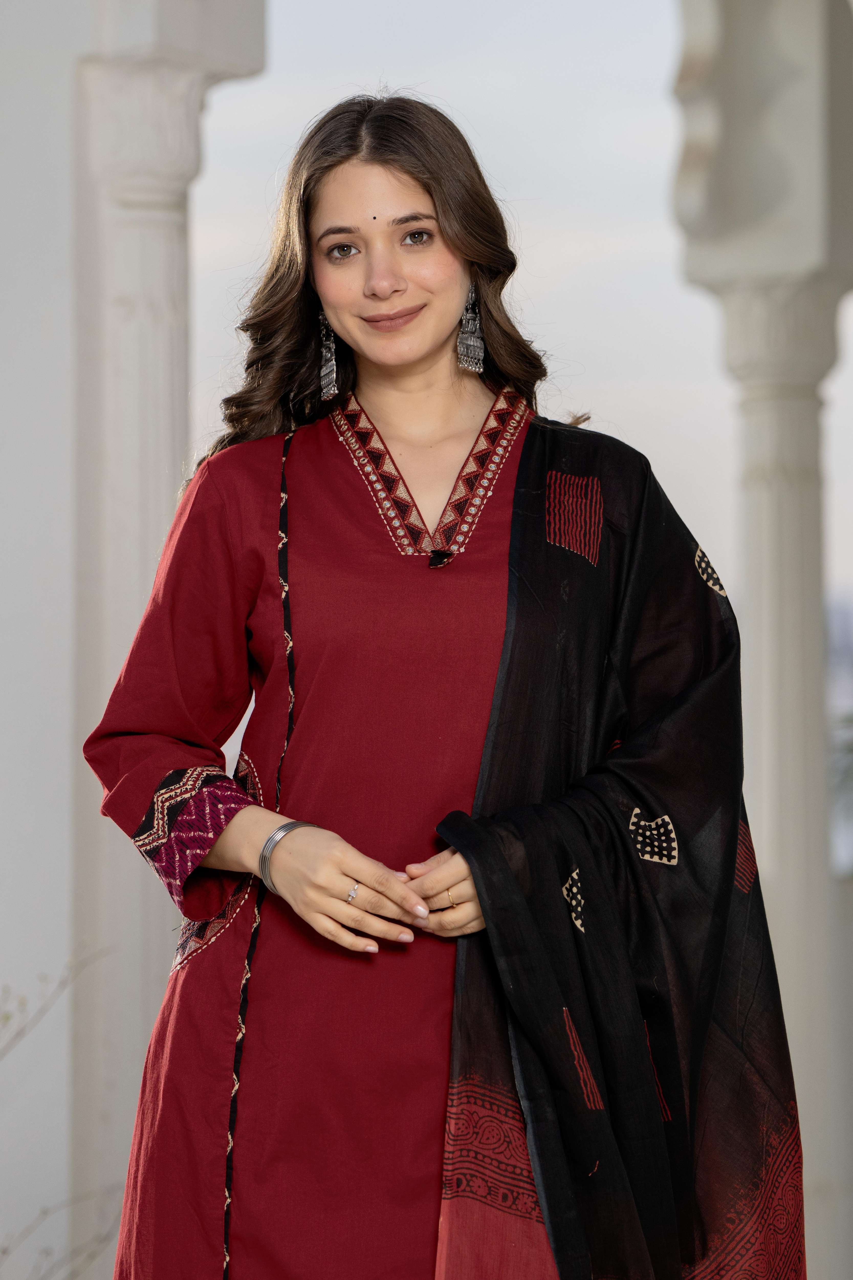 MEERA FAB Women Floral Printed Pure Cotton Straight V-Neck Kurta with Palazzos & Dupatta