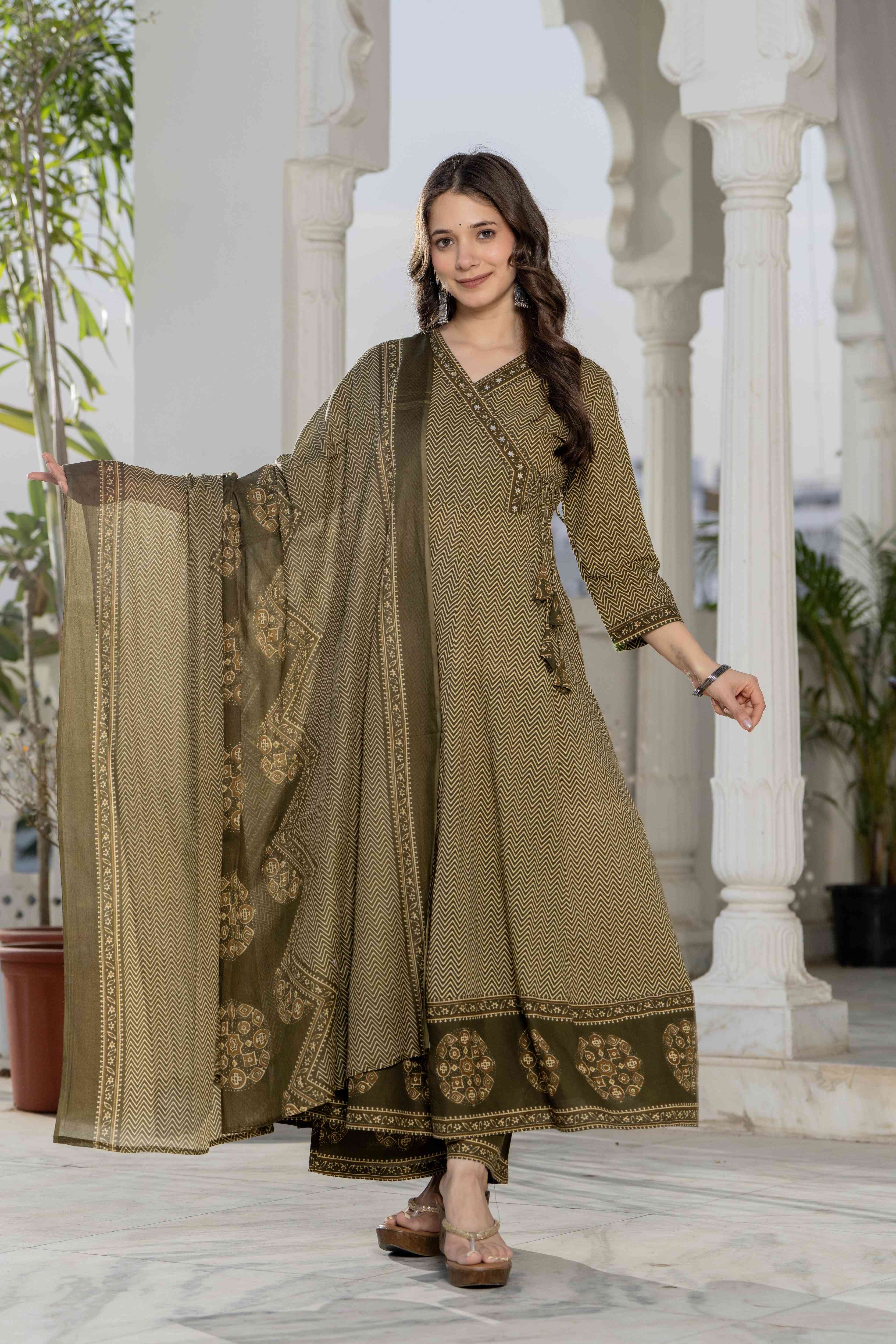 MEERA FAB Women Printed Regular Pure Cotton Kurta with Palazzos & With Dupatta