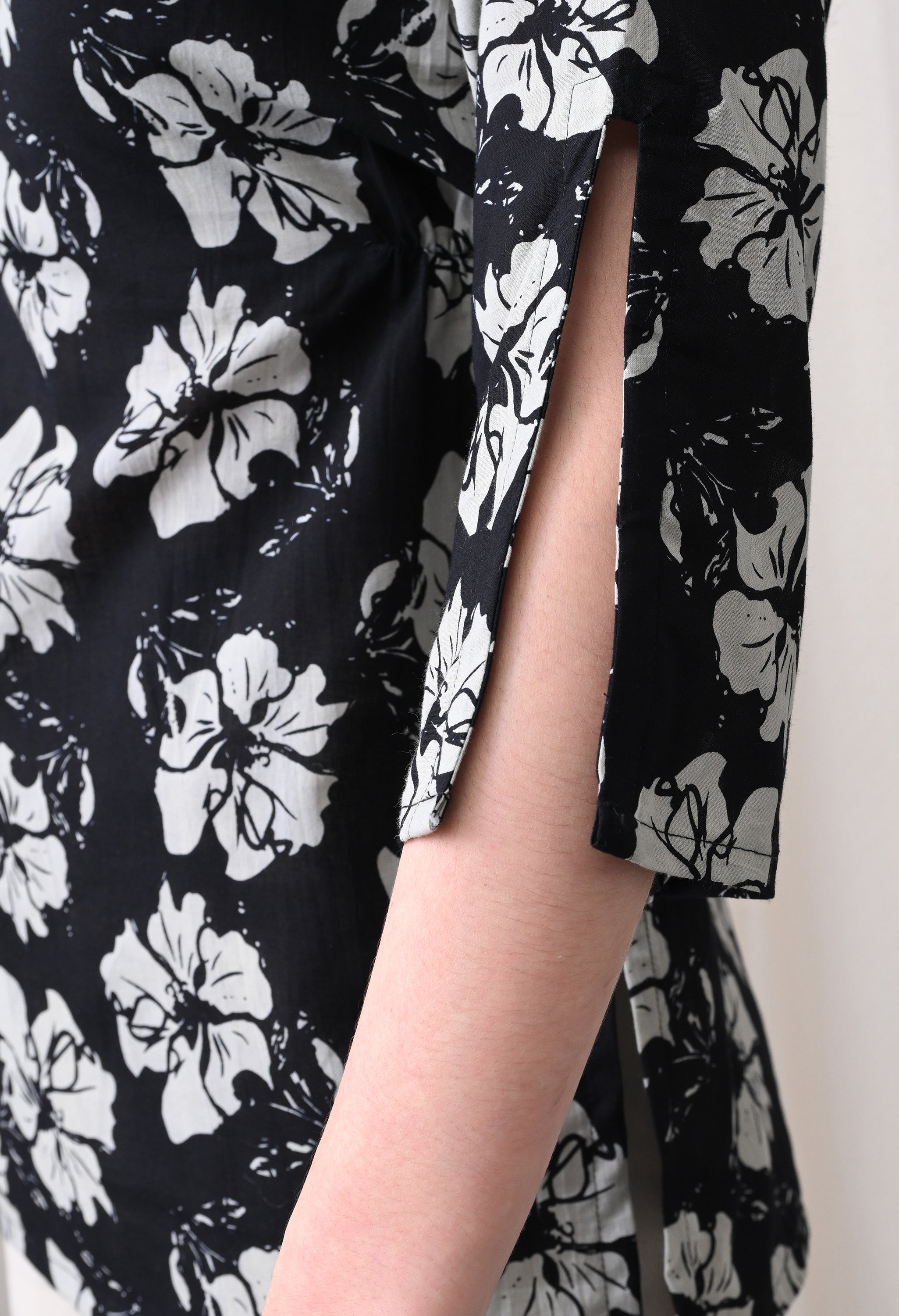 MEERA FAB Women Black & White Floral Printed Top | Notch Neck | 3/4 Bell Slit Sleeves | Casual Stylish Tunic Kurti for Women & Girls